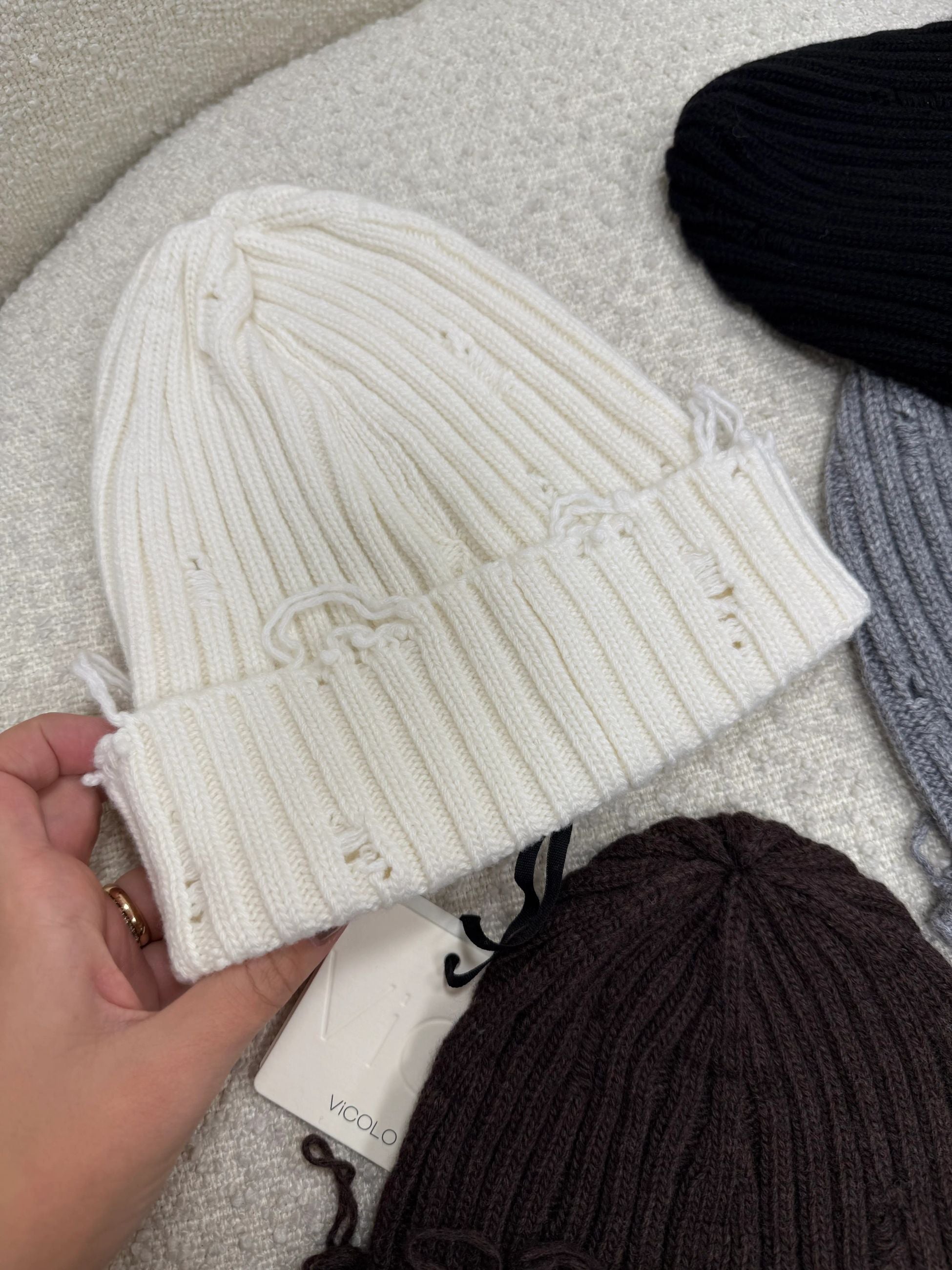 Berretto a costa larga panna con rotture - Vicolo