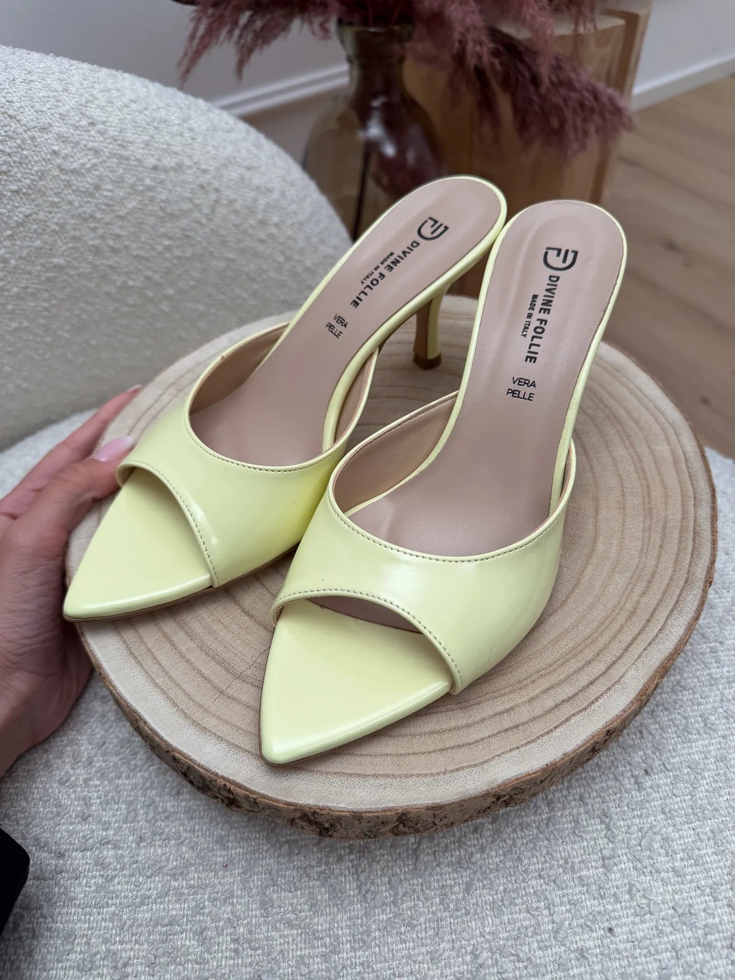 Décolleté sabot “Luna” in vernice giallo - Divine Follie