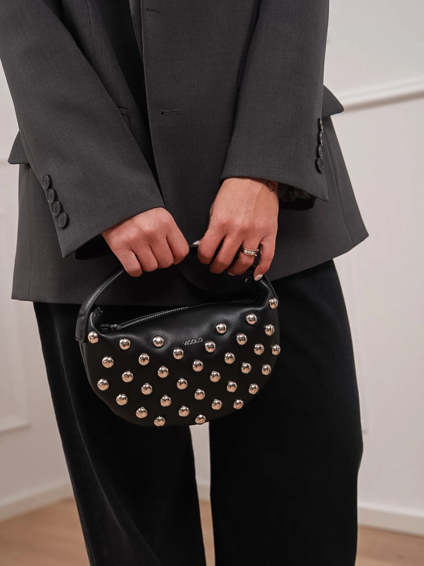 Borsa croissant studded nera - Vicolo