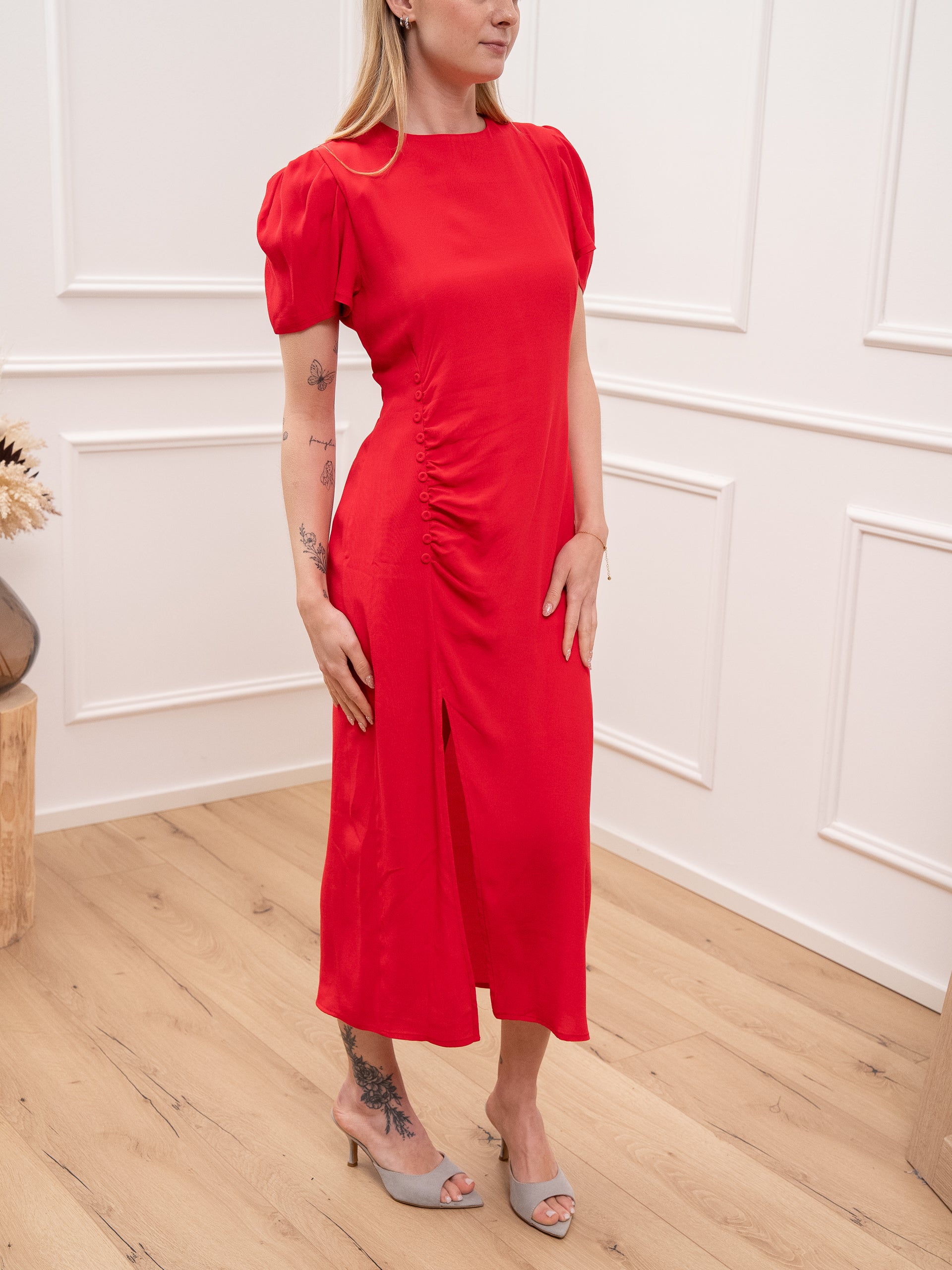 Vestito rosso con arriccio laterale e bottoncini - Tensione In