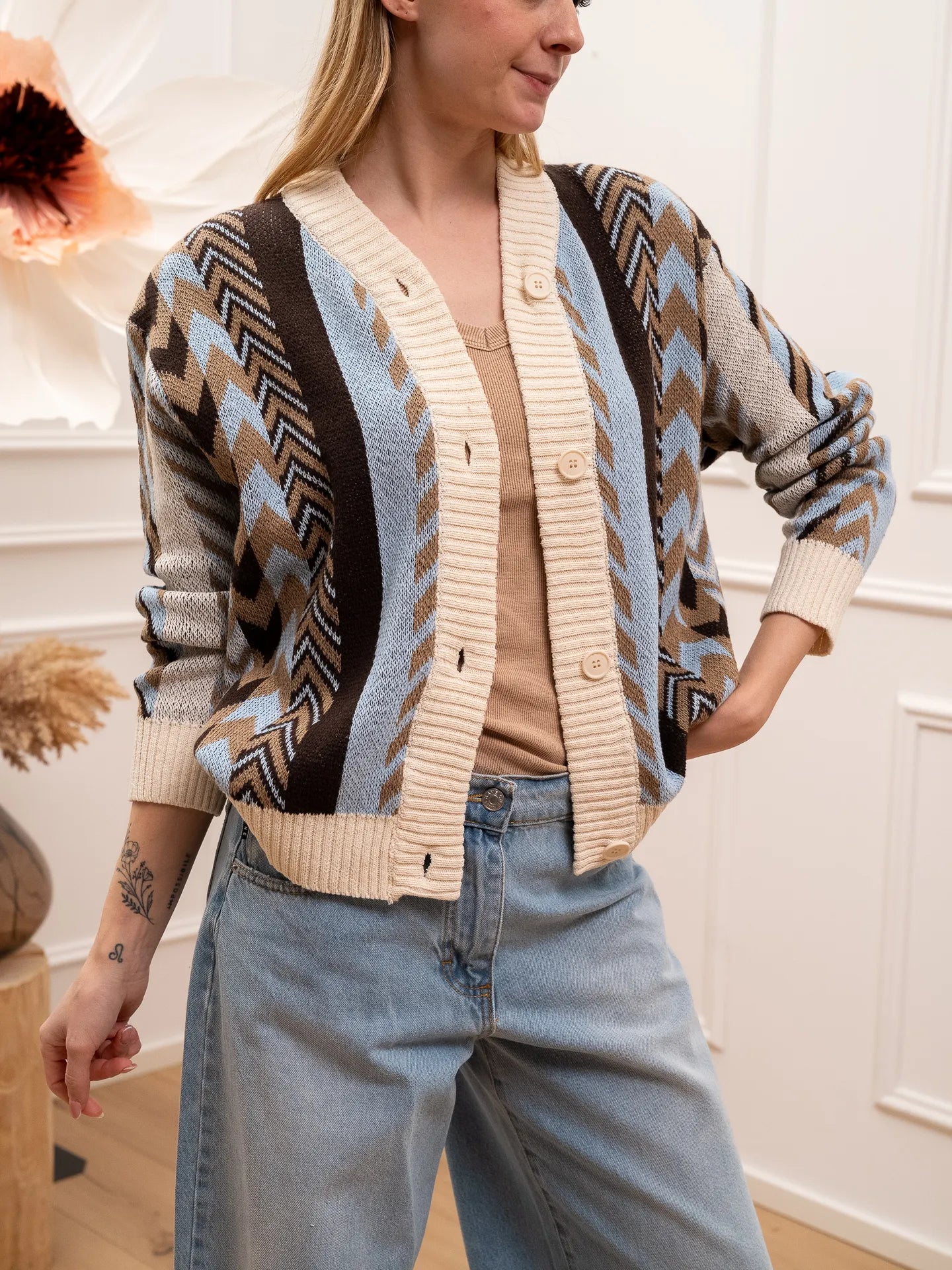 Cardigan jacquard celeste, moro e camel con spalline - HaveOne