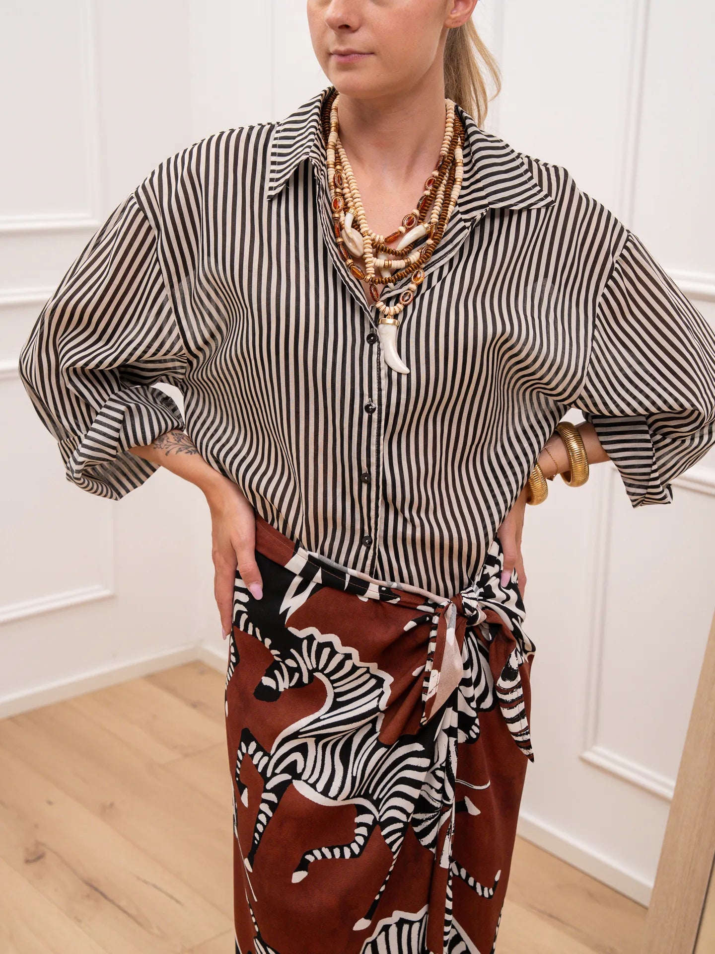 Camicia rigata panna, nero in mussola di cotone - Tensione In