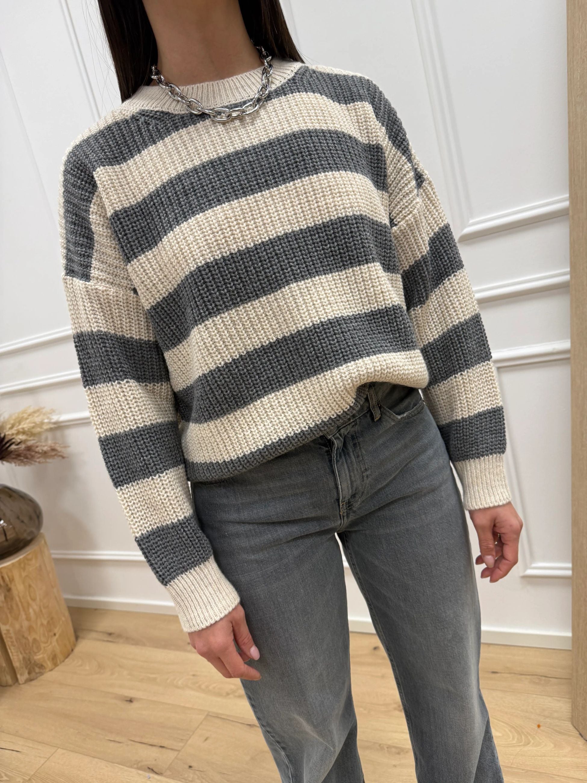 Maglia girocollo rigata grigio e crema - HaveOne