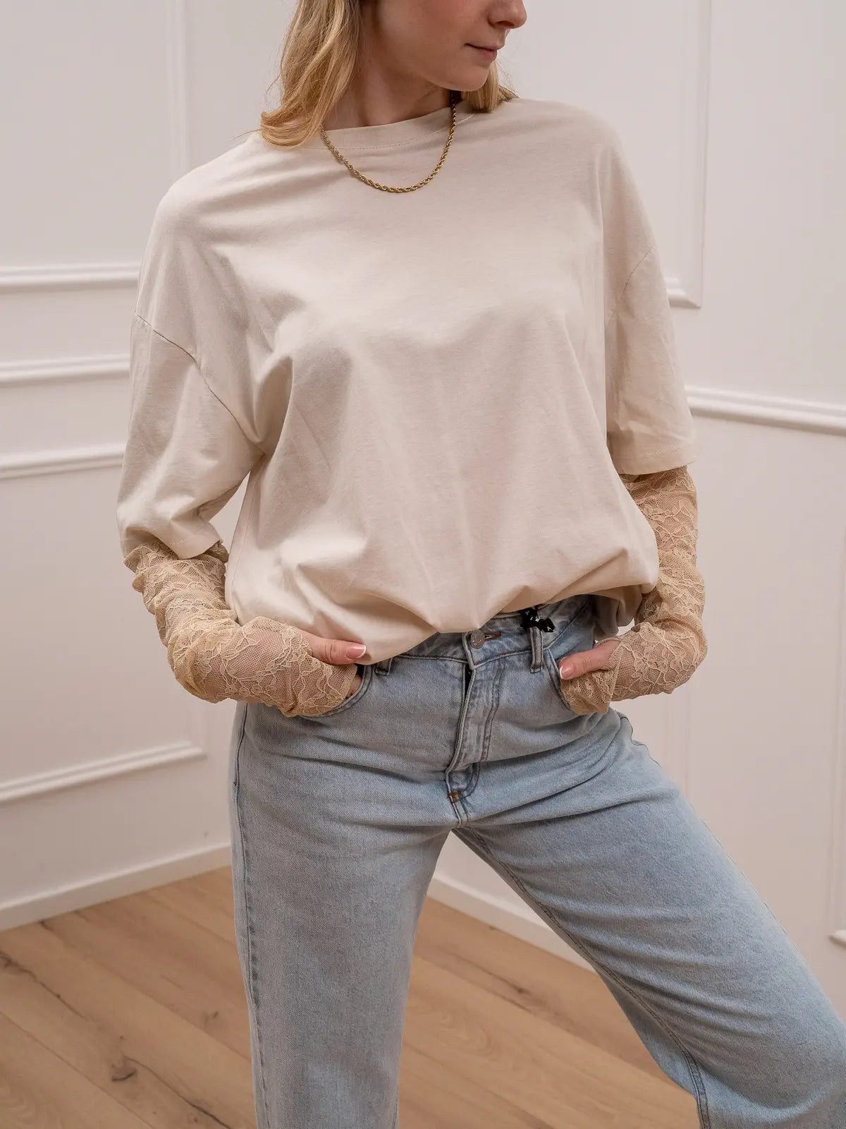 T shirt avorio con manicotto in pizzo - Vicolo