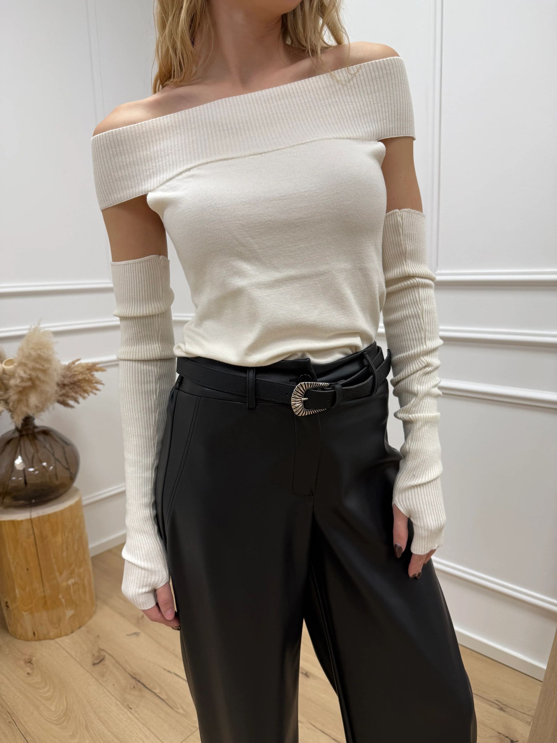 Maglia scollo carmen panna con manicotti - HaveOne