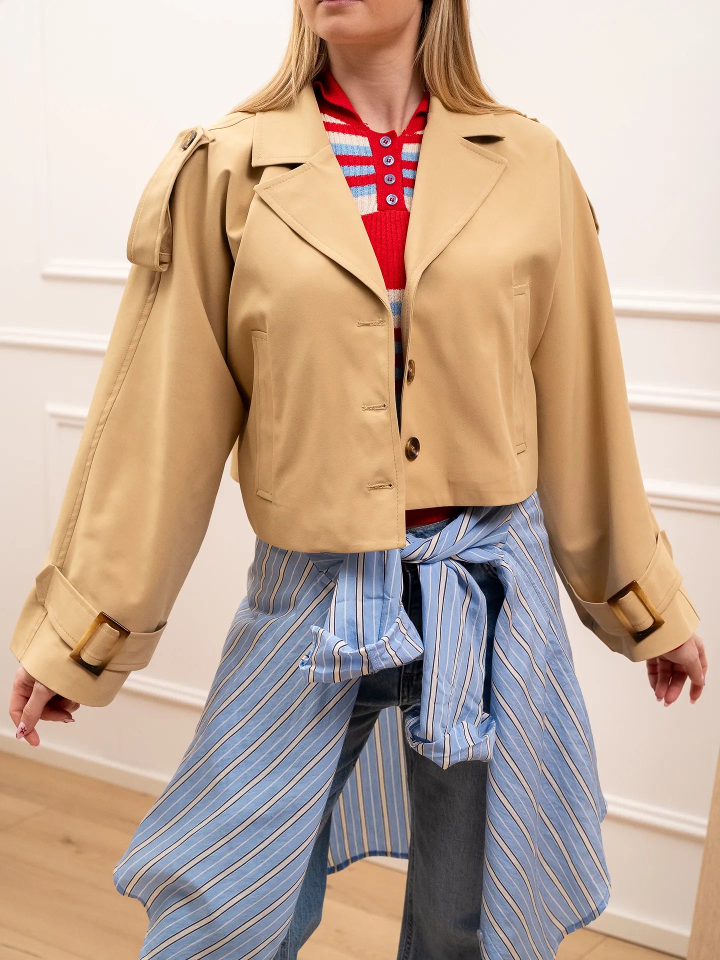Trench crop sabbia con bottoni - HaveOne