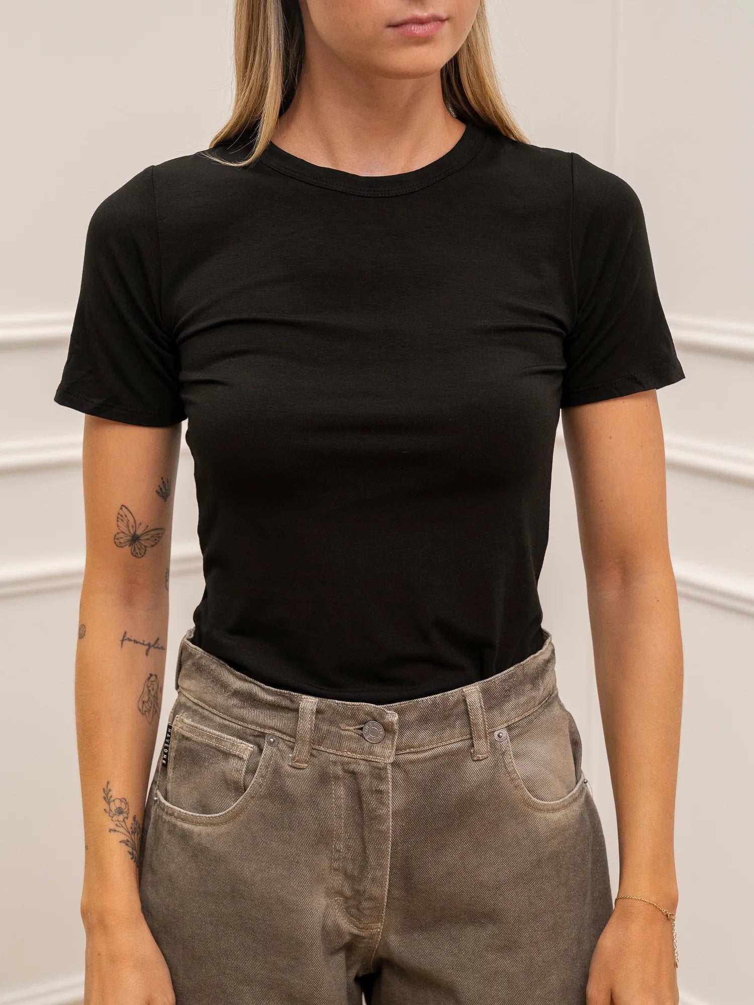T shirt mezza manica nera in viscosa - Kontatto