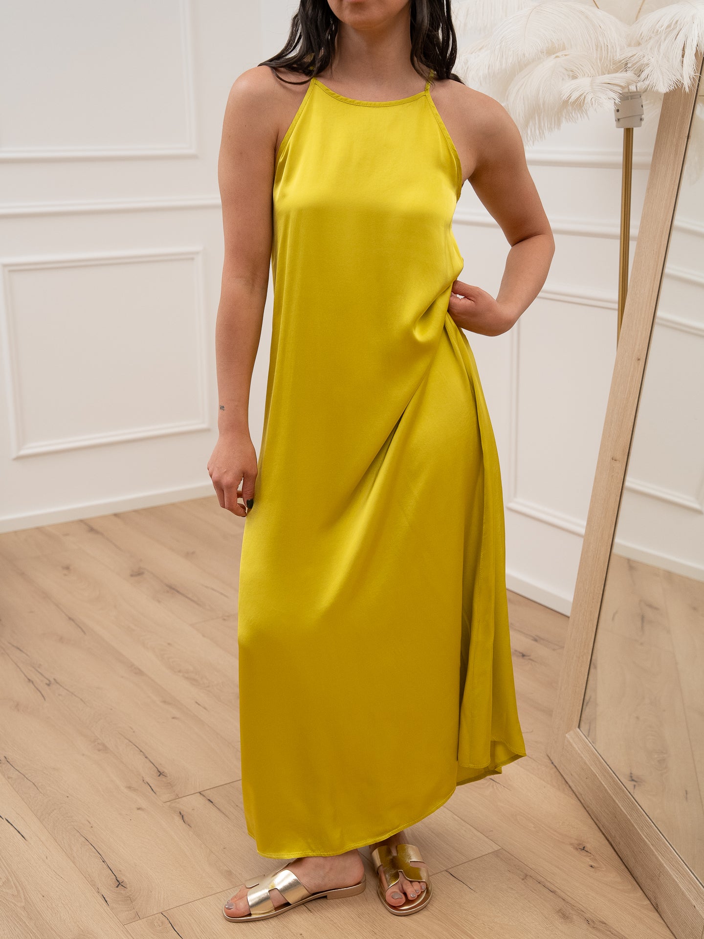 Vestito ocra in raso con scollo quadro - Vicolo