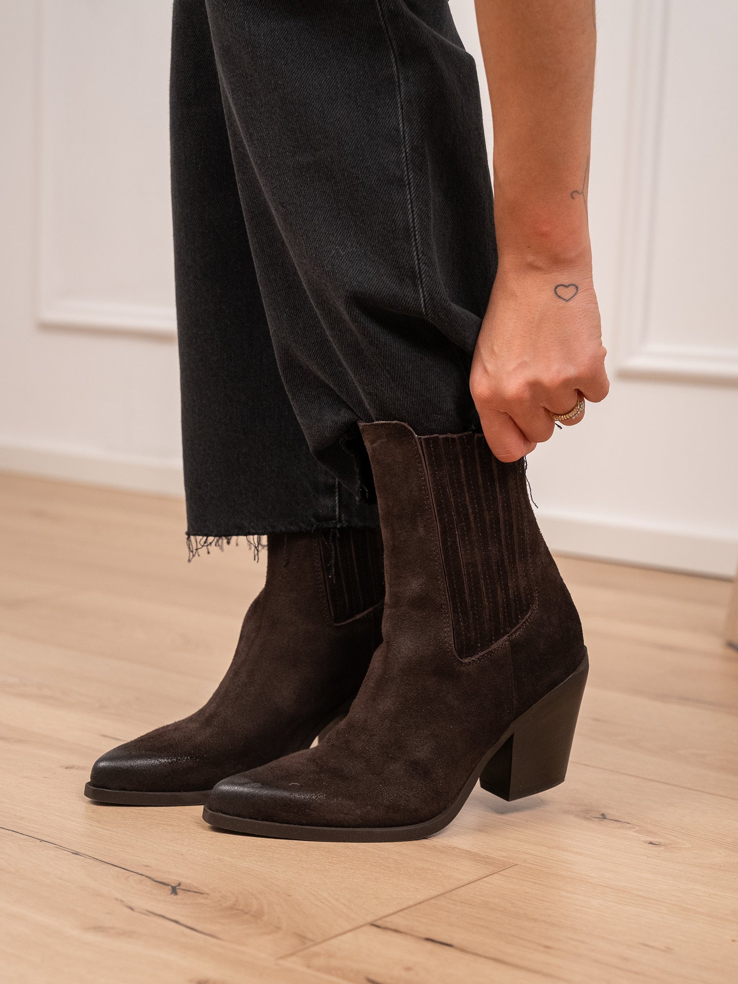 Texano Chelsea in crosta moro con tacco - Divine Follie