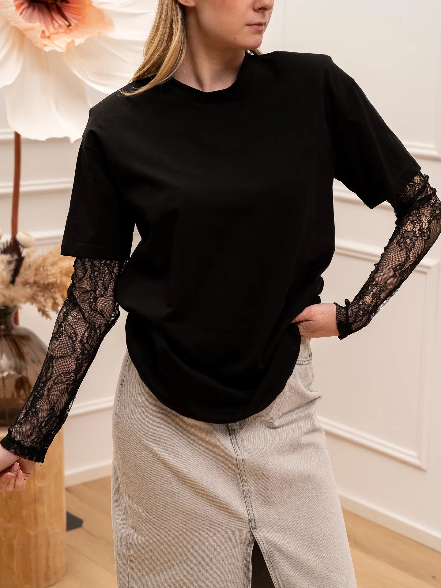 T shirt spallina imbottita nera con manicotto in pizzo - Dixie