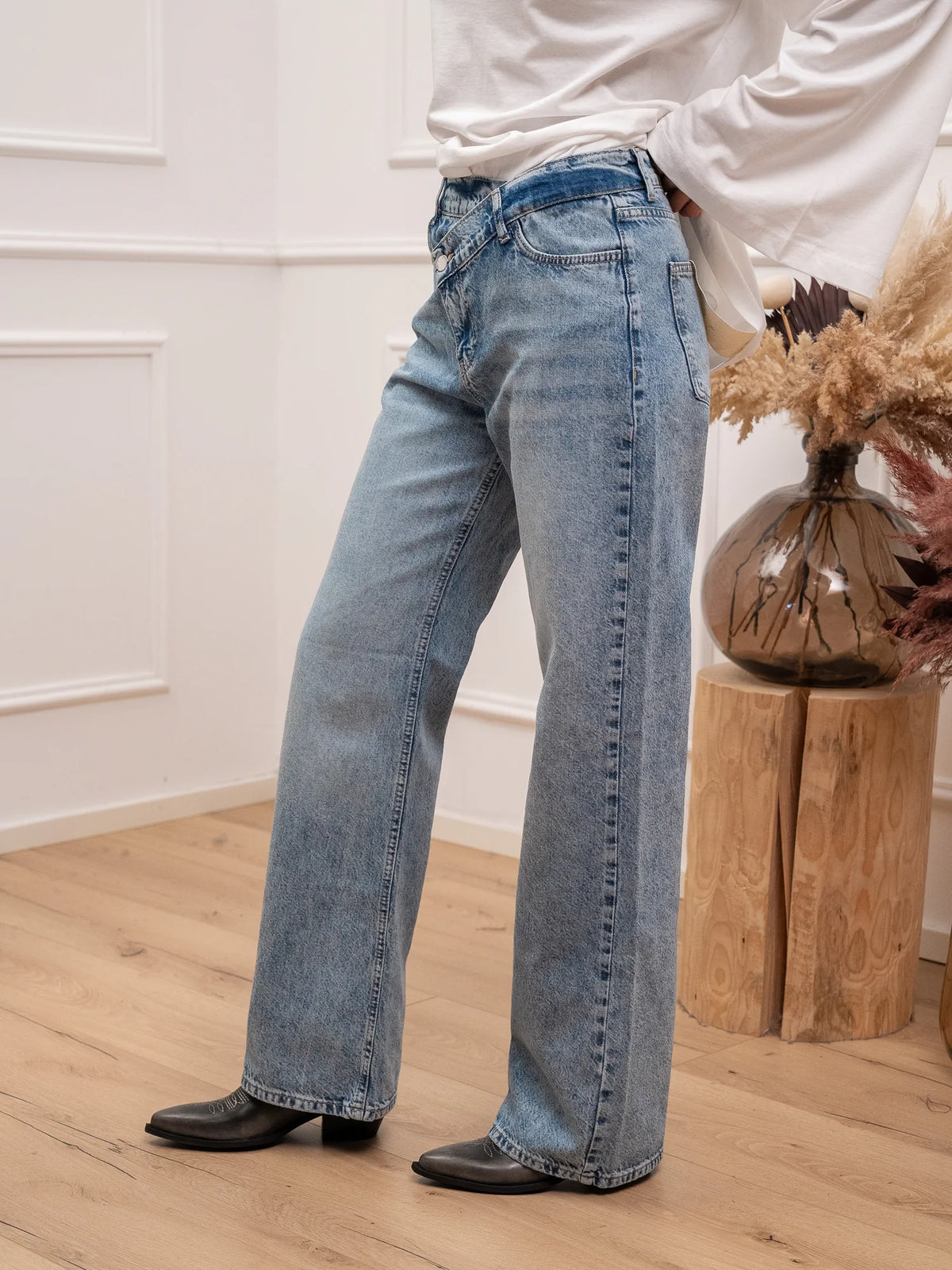 Jeans Miki abbottonatura asimmetrica - Kontatto