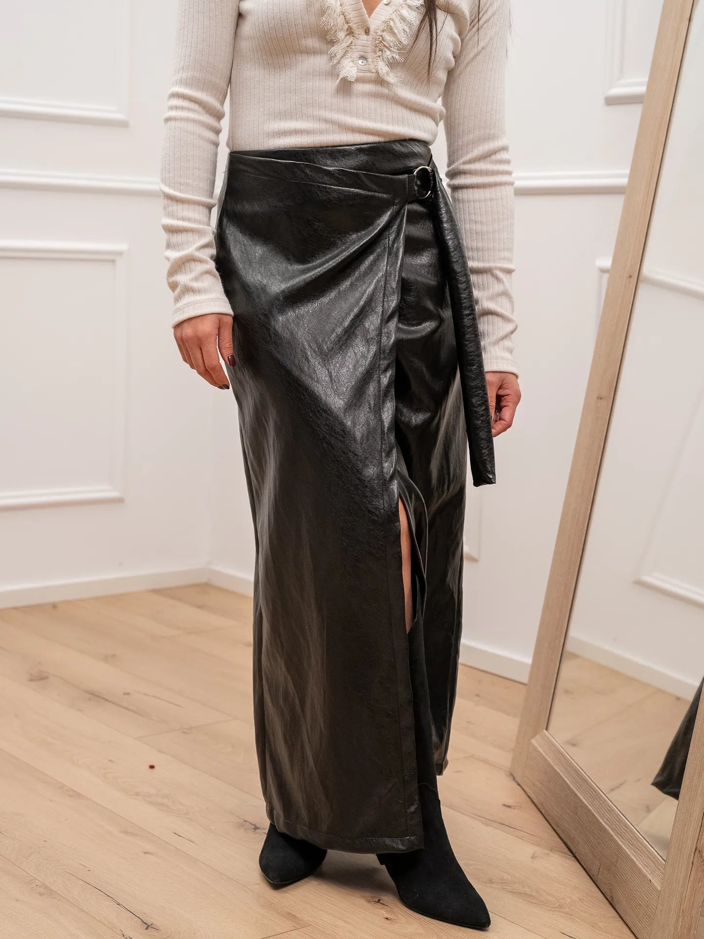 Gonna nera in ecopelle con anello - HaveOne