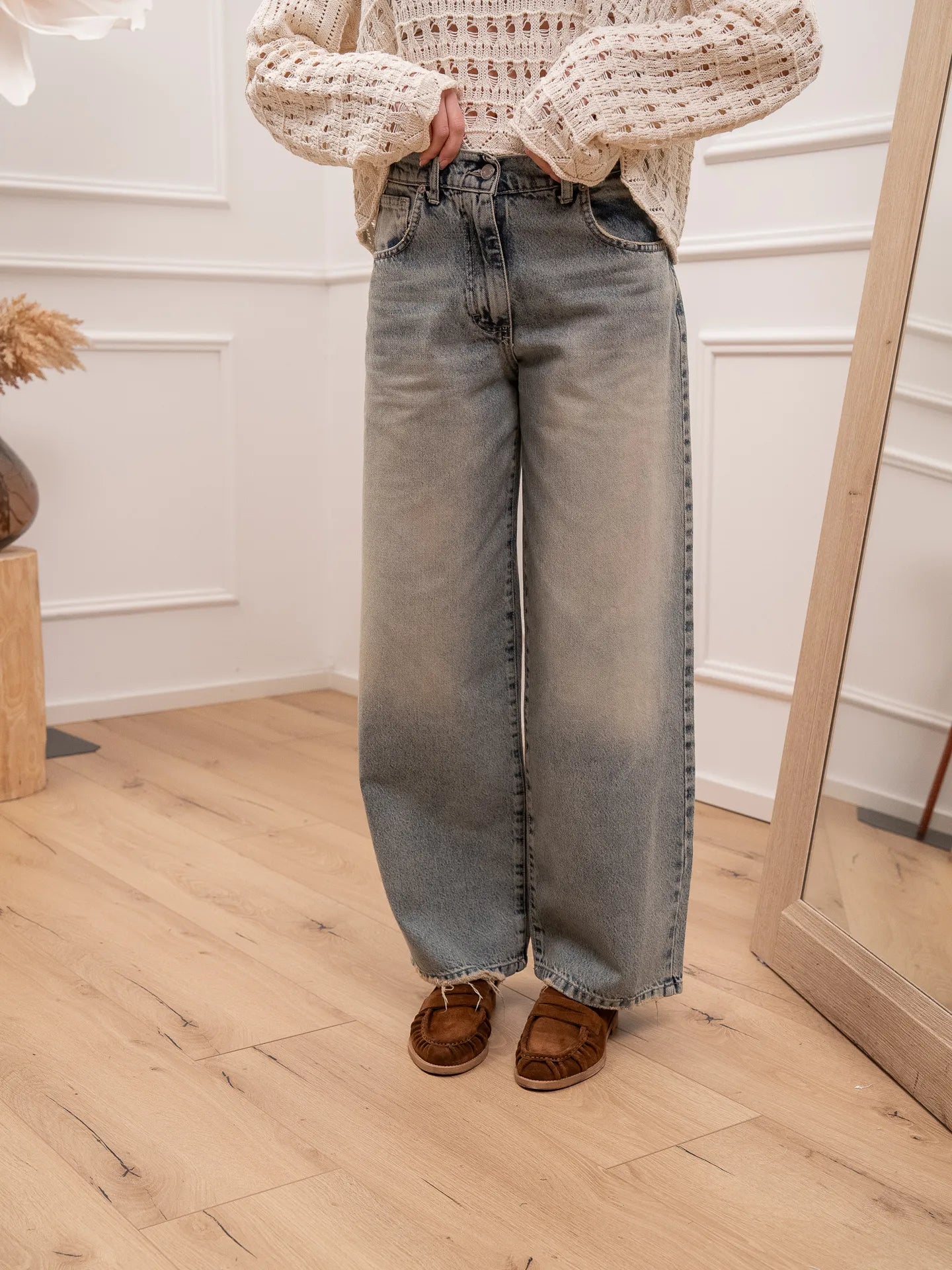Jeans Bella in denim sabbiato con rotture sul fondo - HaveOne