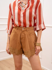 Shorts farfalla cammello con pizzo sul fondo - HaveOne