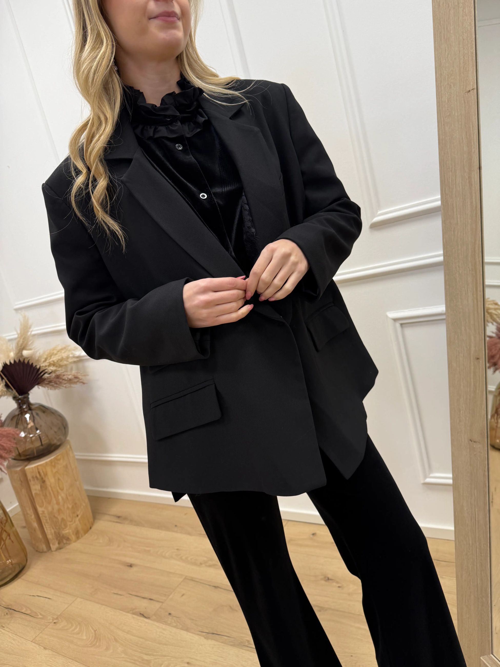 Giacca nera bottone laterale e doppia tasca - HaveOne