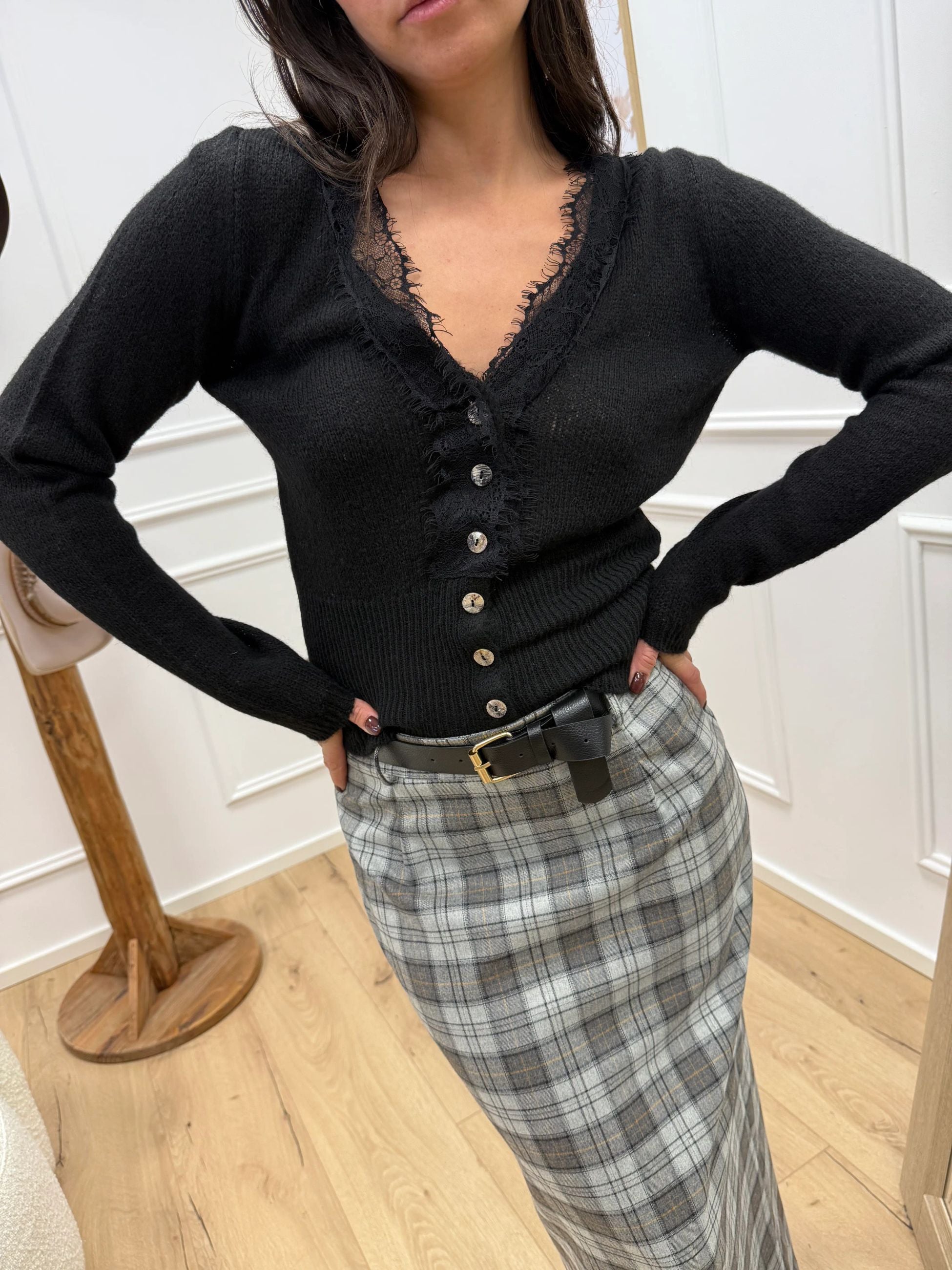 Cardigan nero scollo a v con pizzo - HaveOne