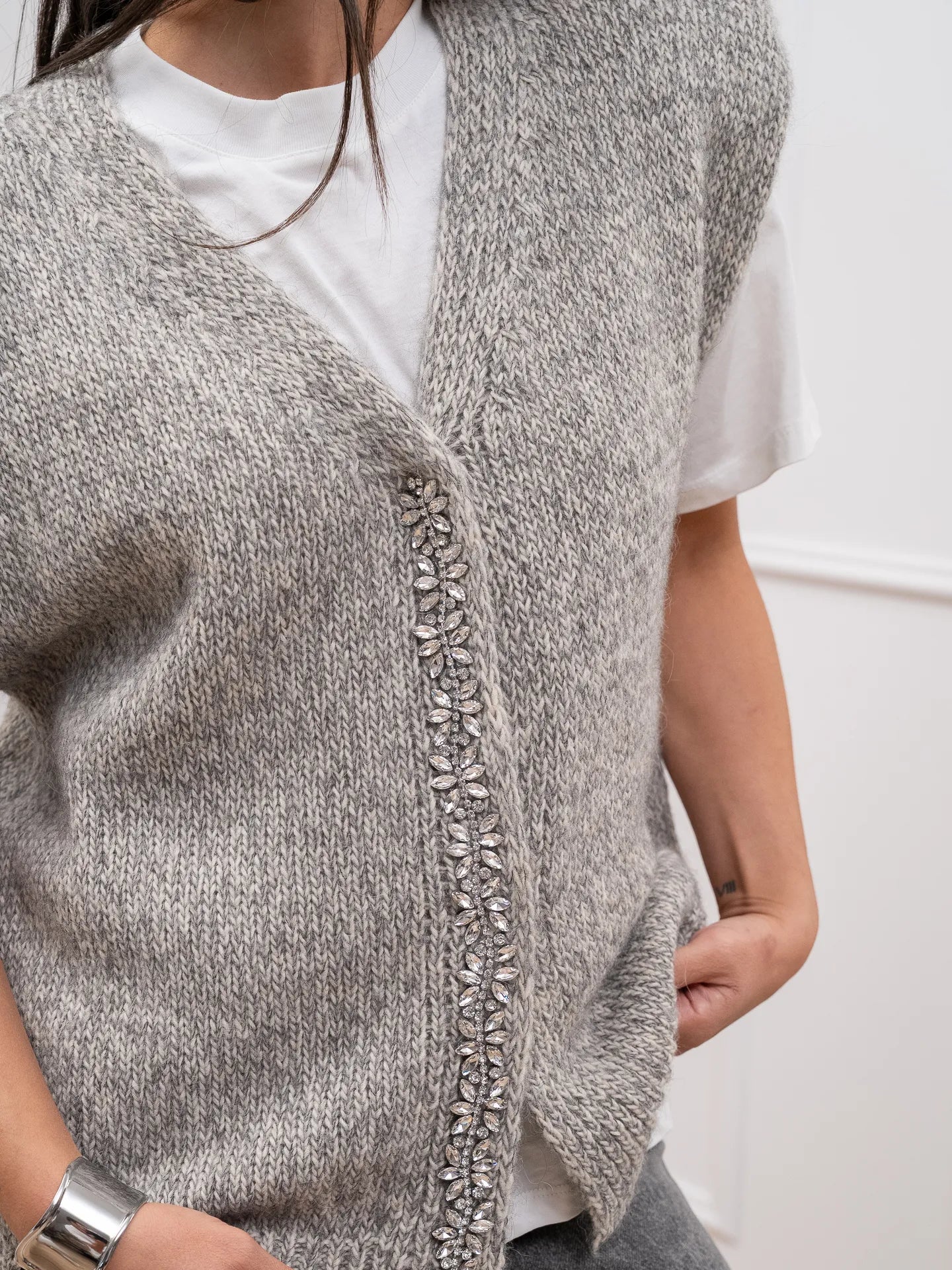 Gilet Moulinè grigio e bianco con strass - HaveOne