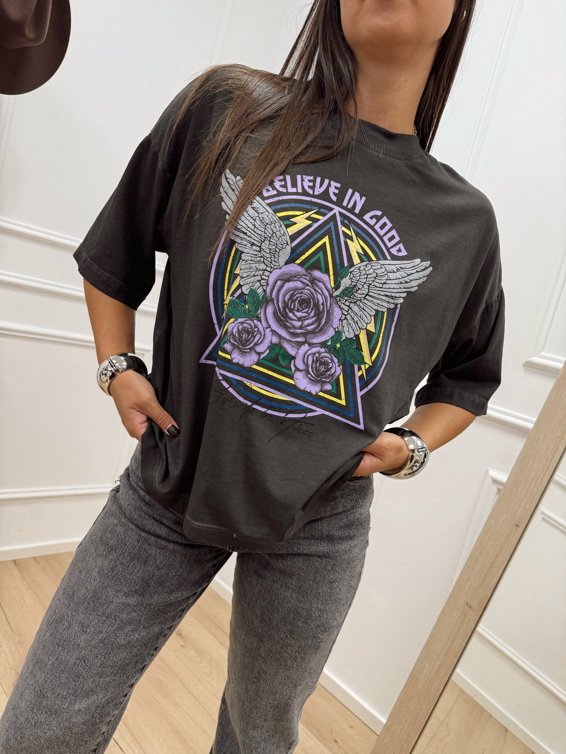 T shirt grigio scuro "Believe in good" - HaveOne