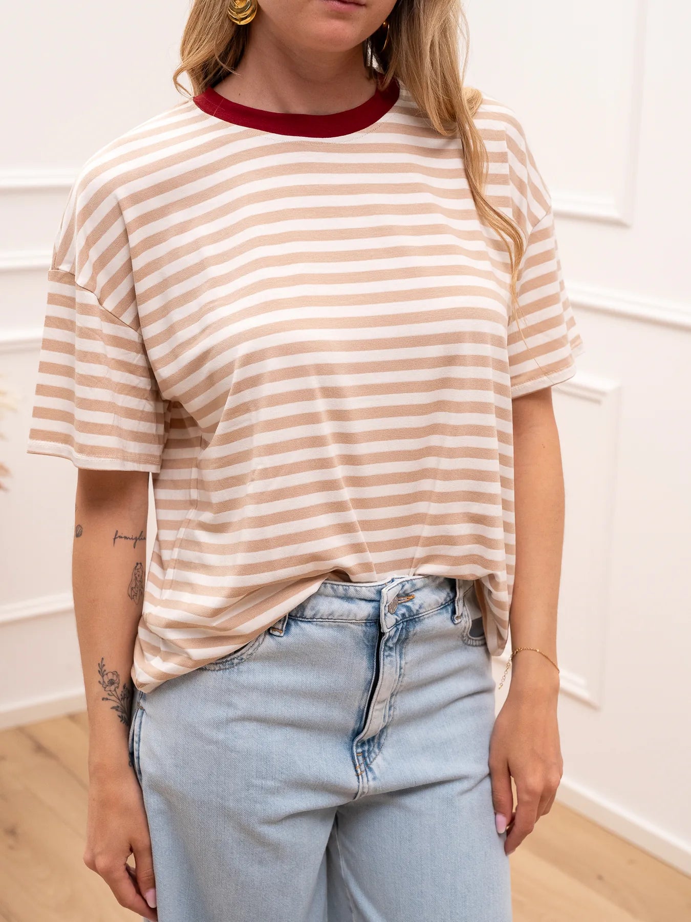 T shirt rigata burro e beige con colletto india - HaveOne