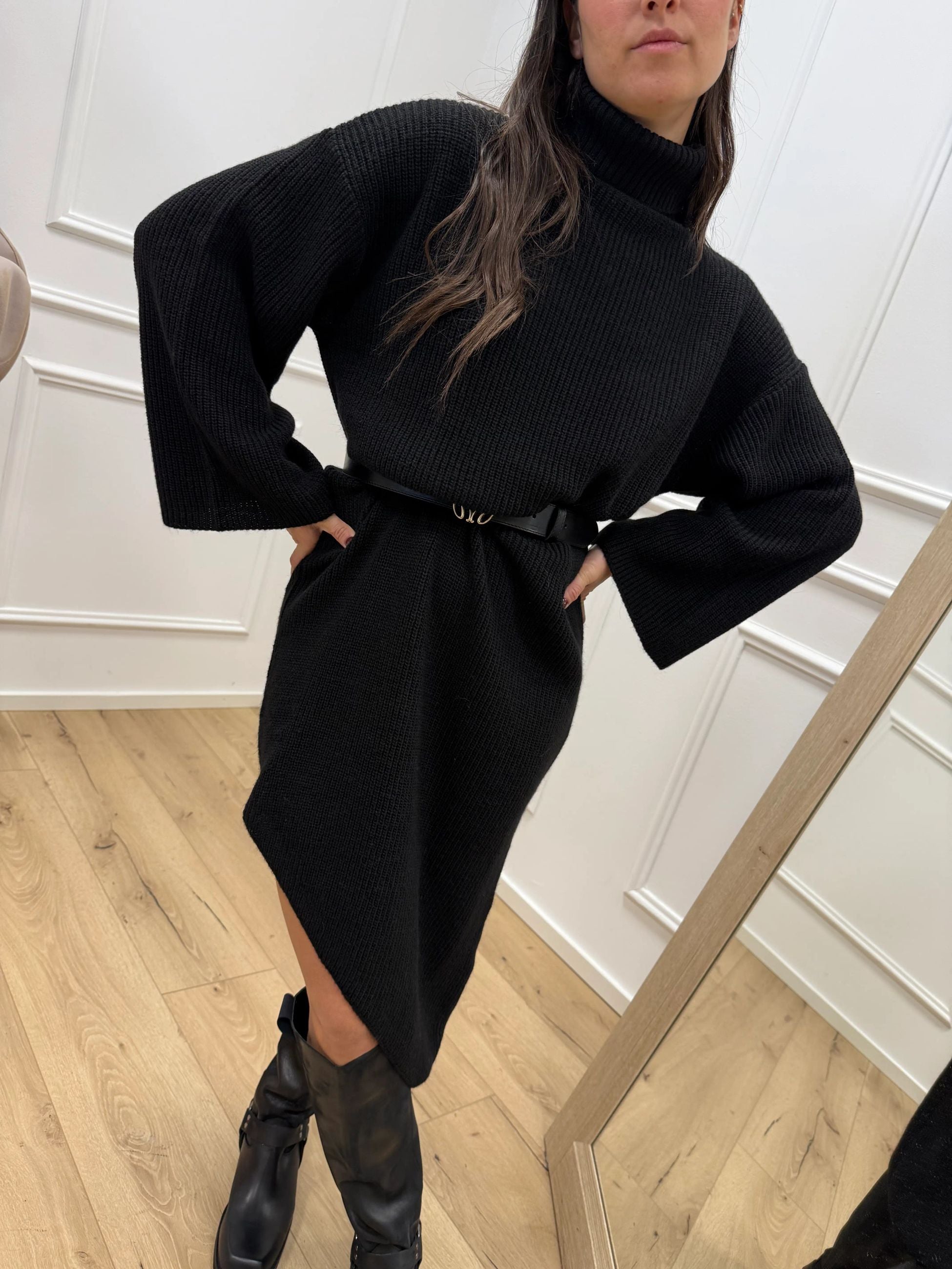 Vestito nero taglio obliquo - Kontatto