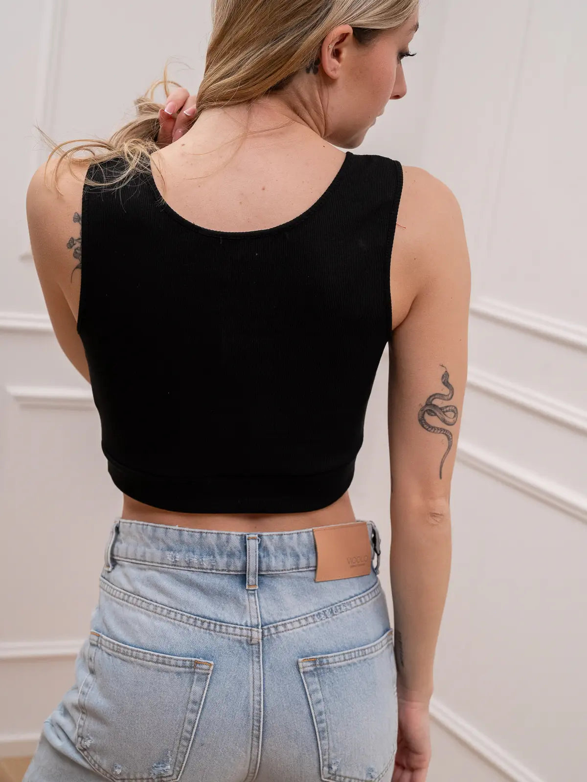 Canotta serafino crop nera con etichetta logo - HaveOne