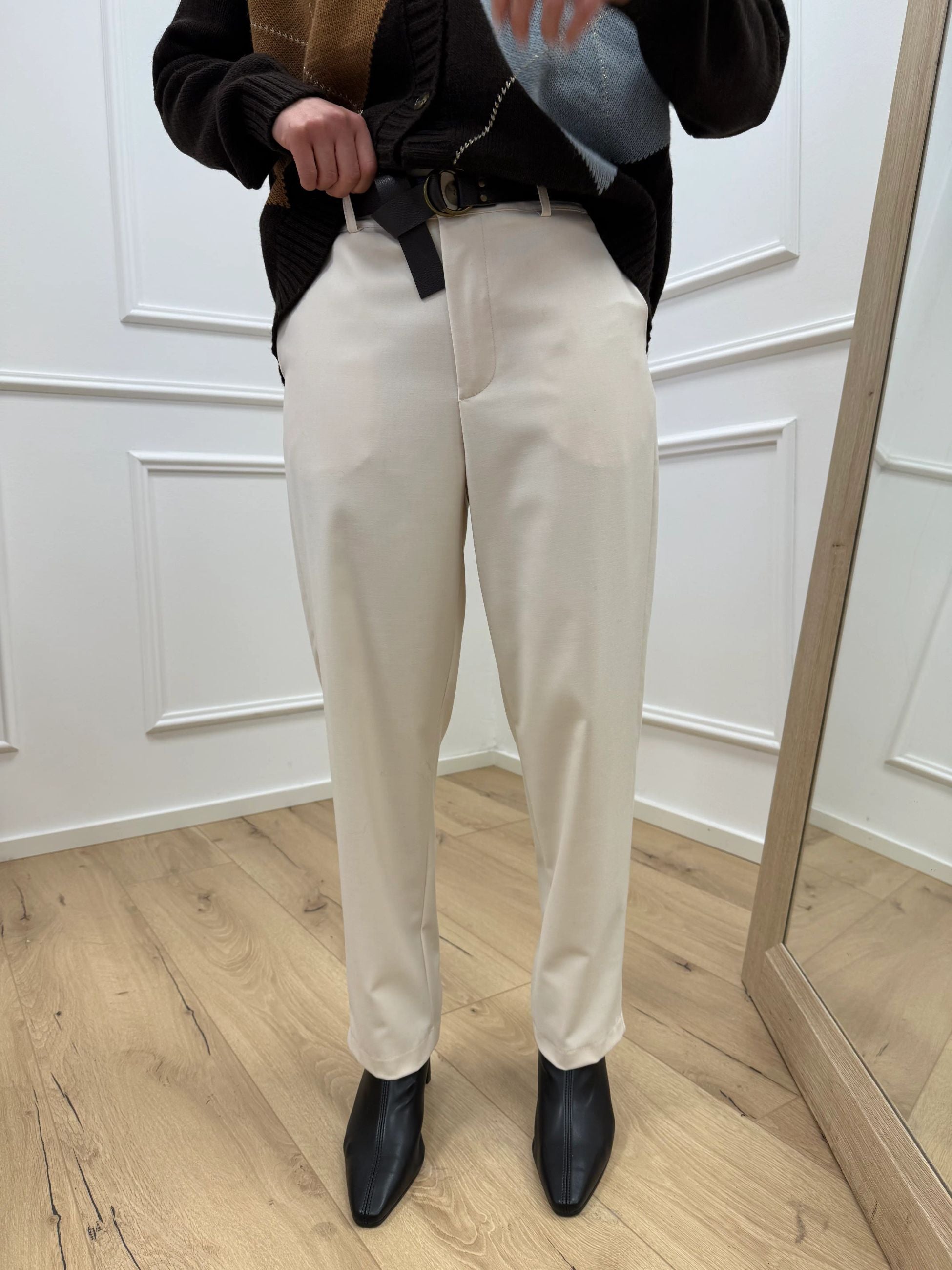 Pantaloni basic burro a sigaretta con cintura - HaveOne