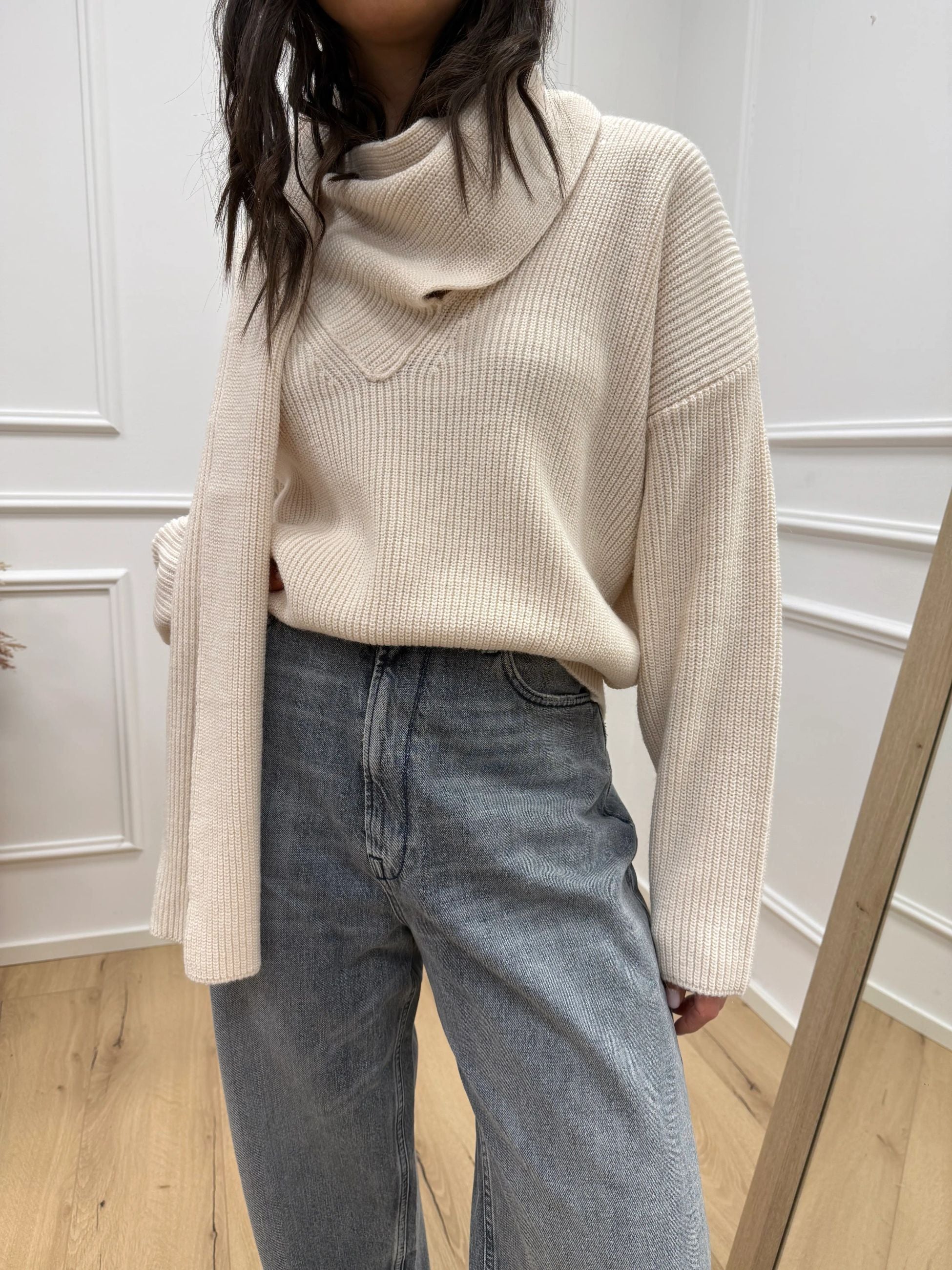 Maglia scollo a v pasta con sciarpa - HaveOne