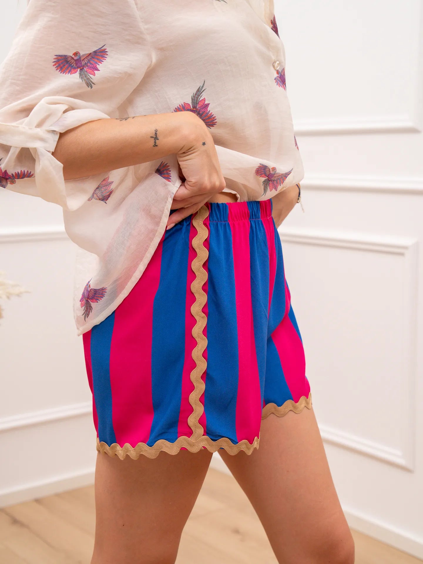 Shorts riga celeste, fucsia bordi ondulati sabbia - HaveOne