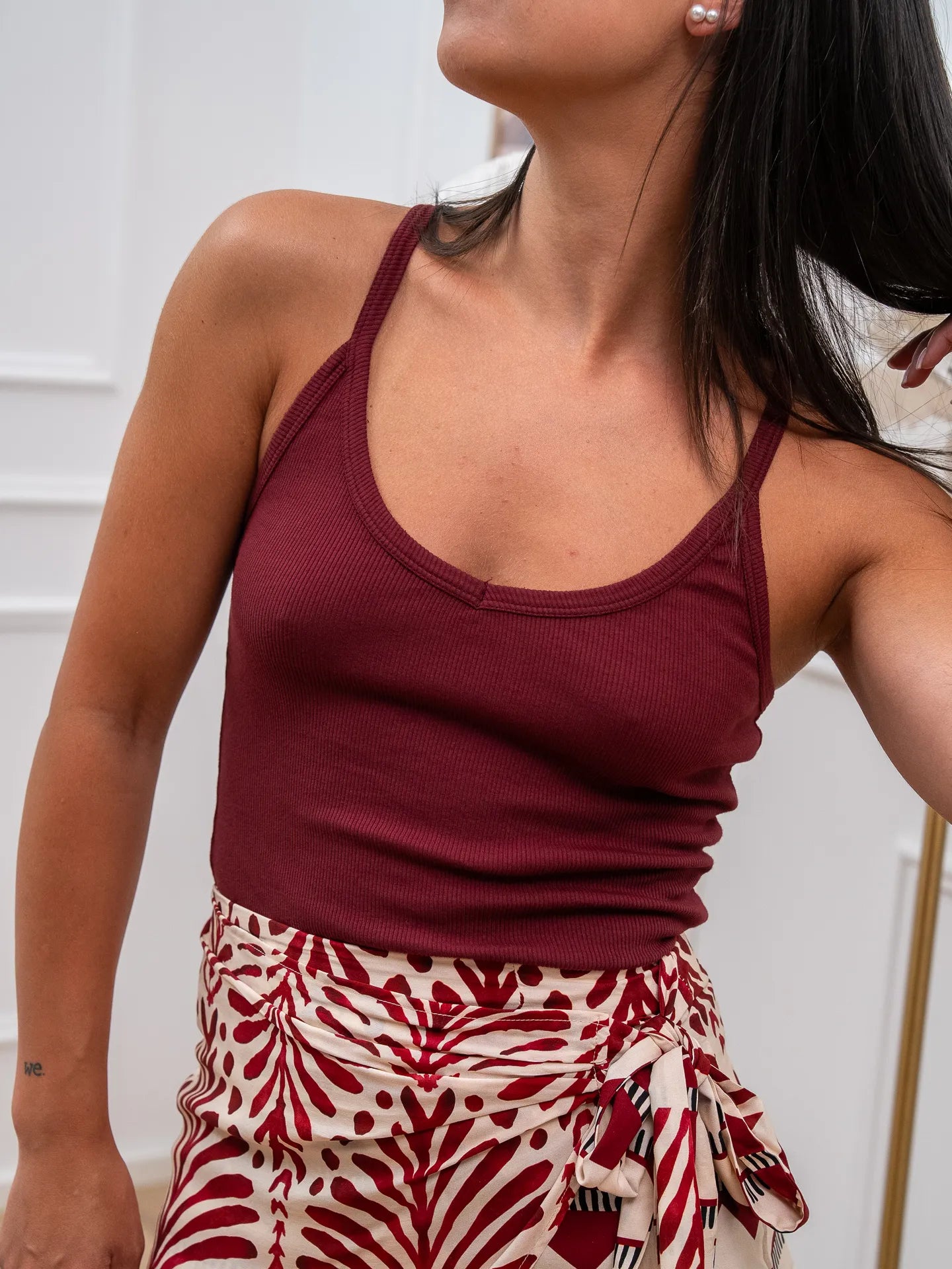 Top india scollo a v bretella sottile - Vicolo