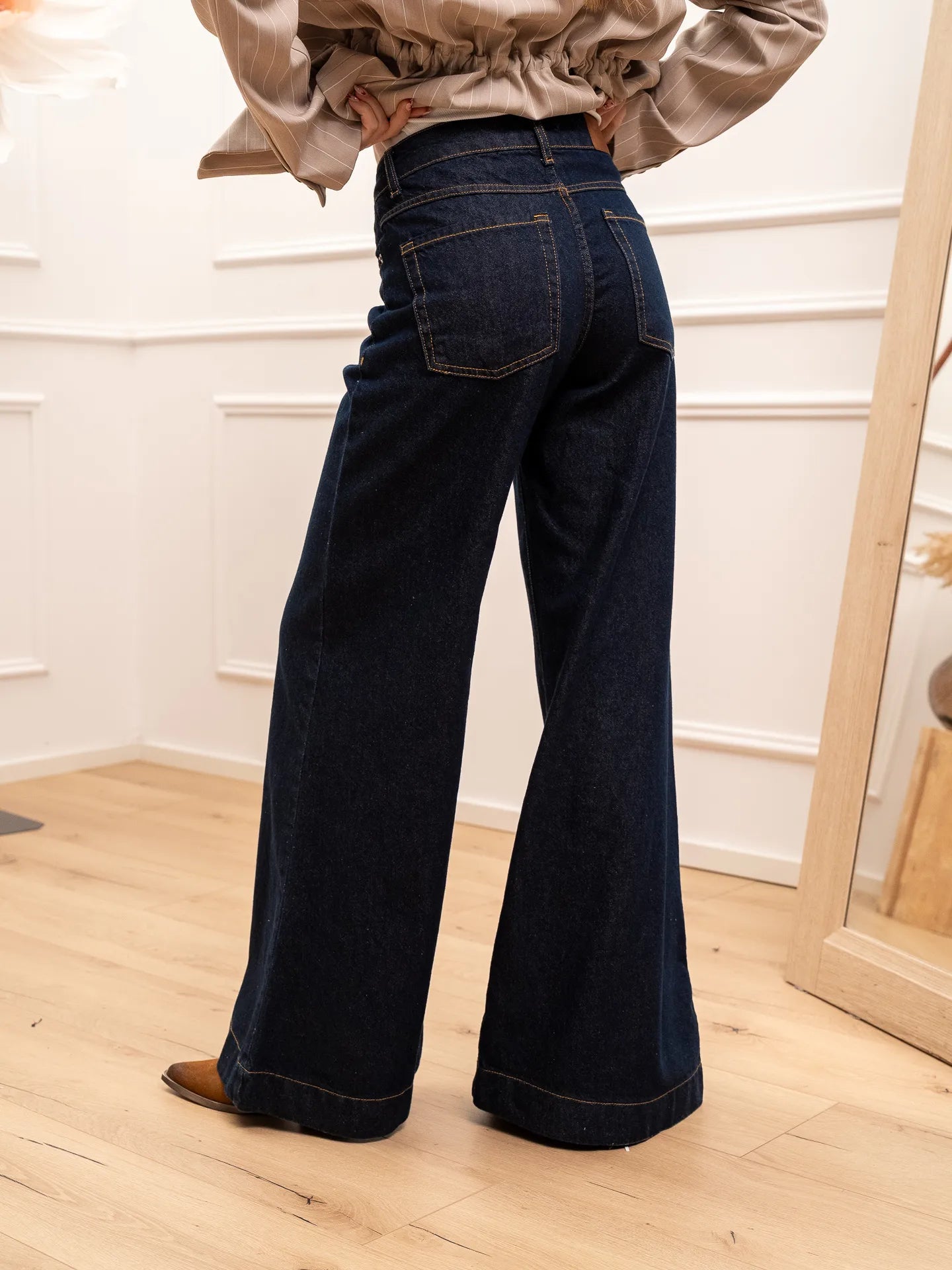 Jeans blu scuro gamba ampia cuciture camel - Philia Loft