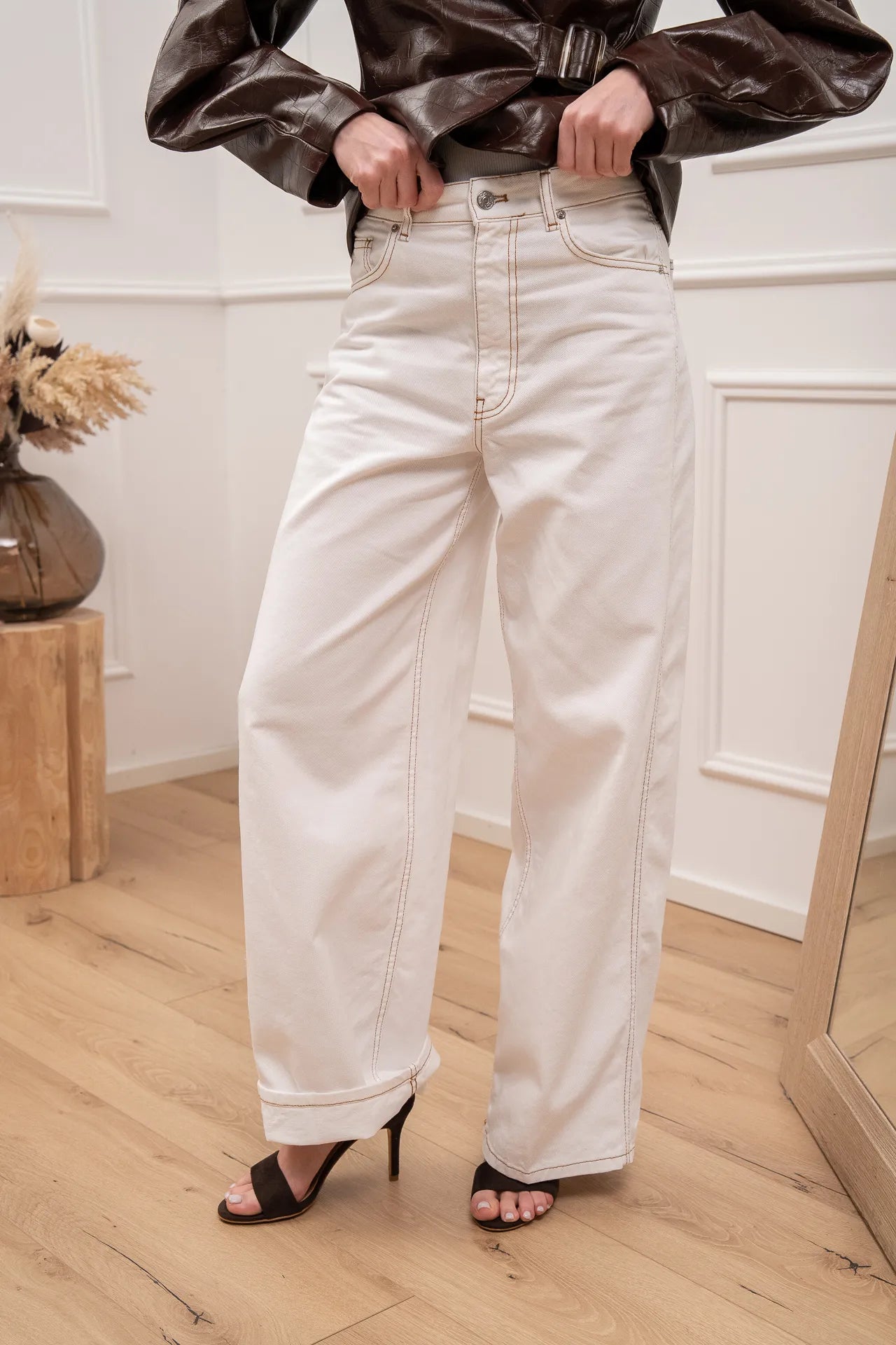 Jeans Cheryl bianco cuciture caramello baggy - Vicolo