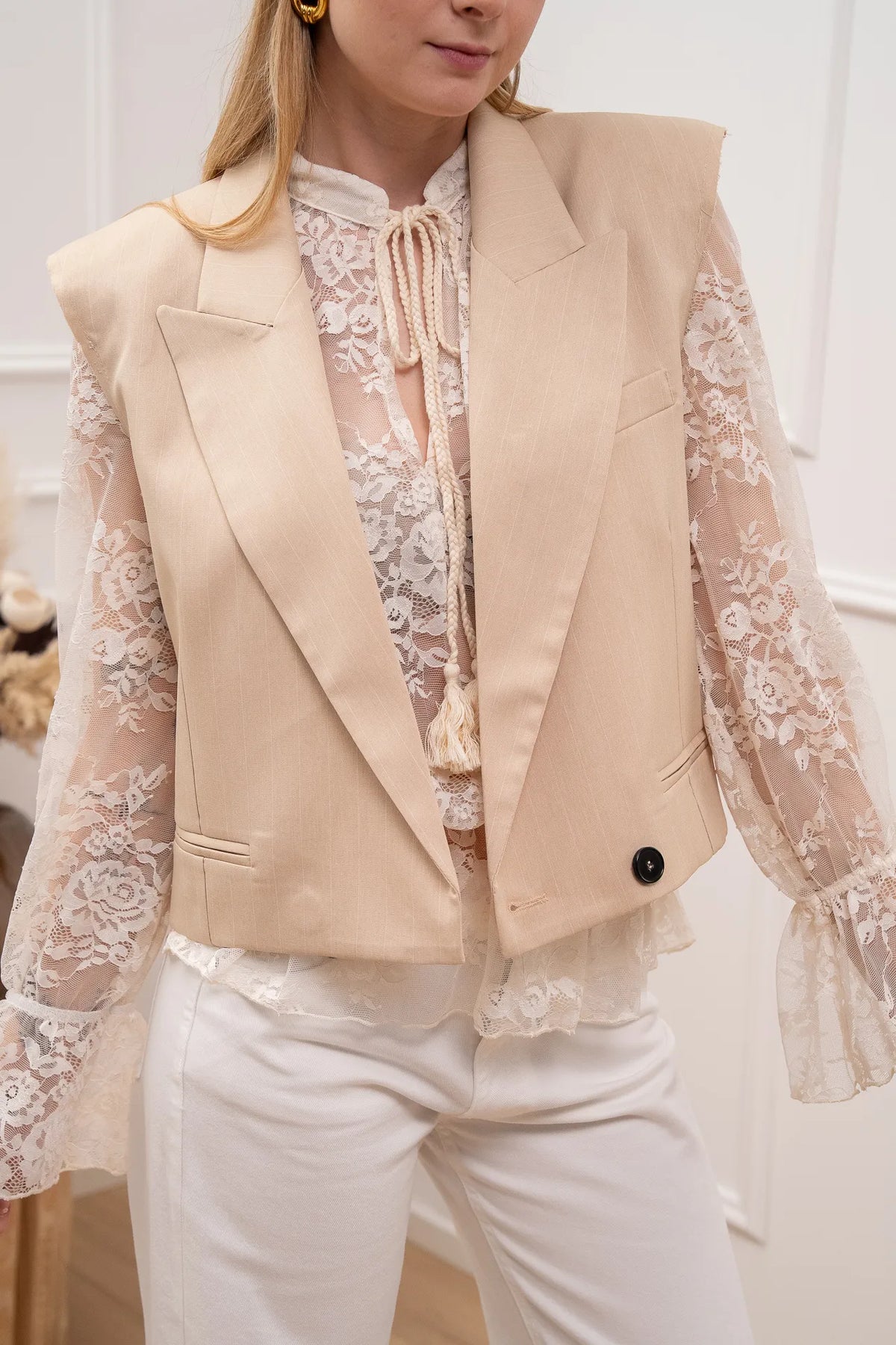 Gilet crop gessato vaniglia con spalline - Vicolo