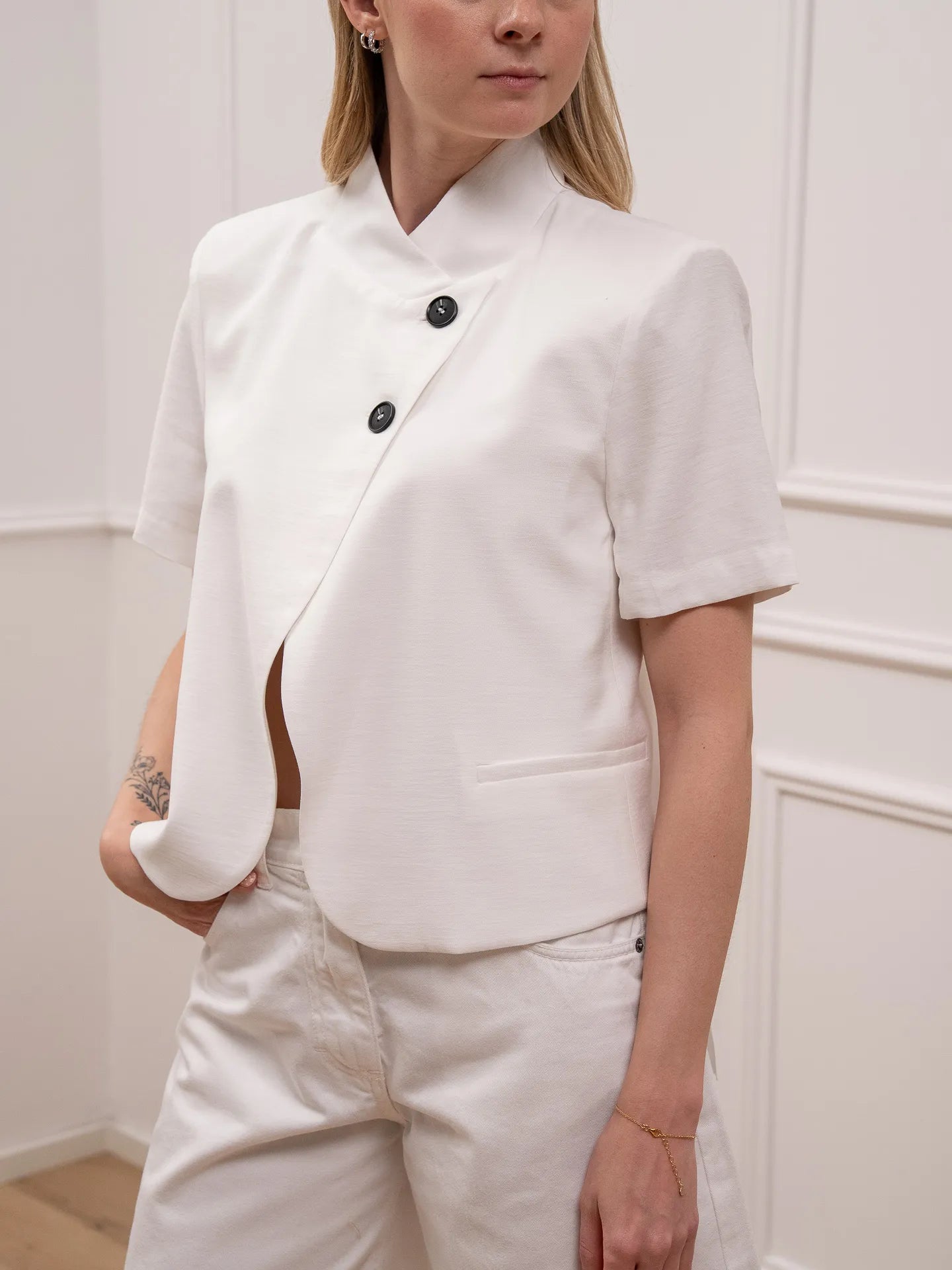 Giacca Iris crop panna con doppio bottone - HaveOne