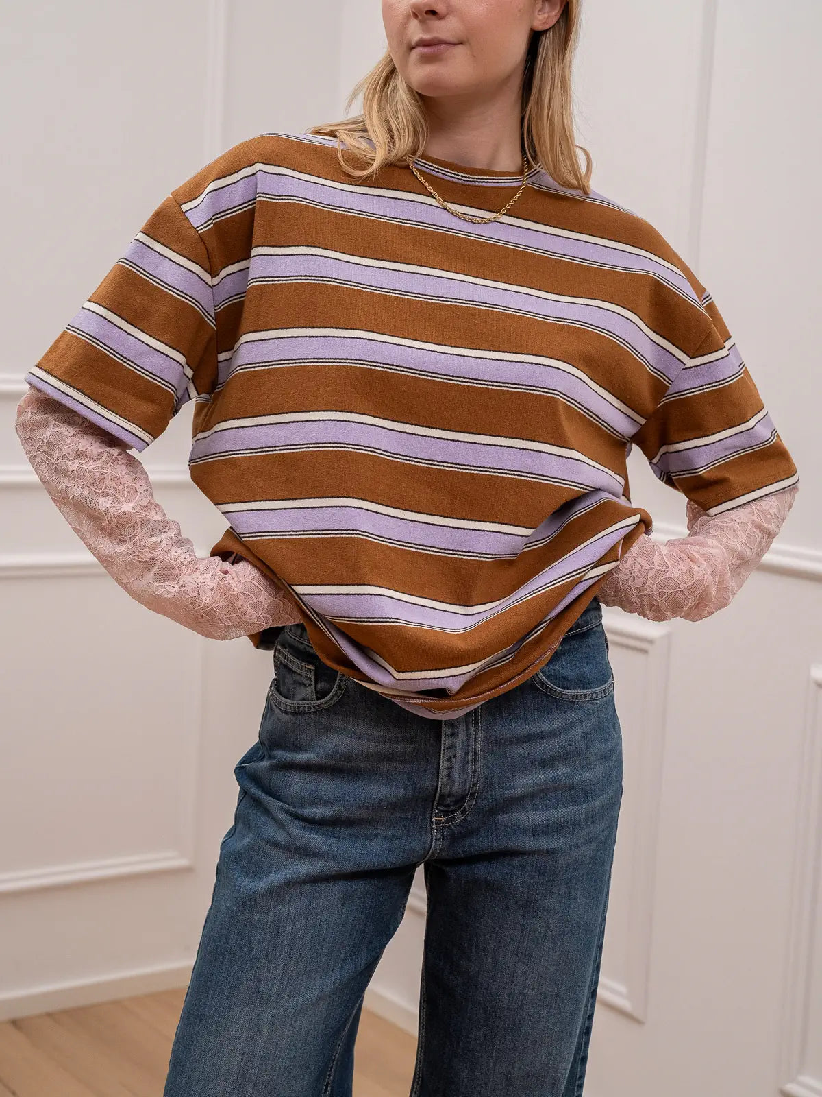 Tshirt righe tabacco e lilla manicotto in pizzo - Vicolo