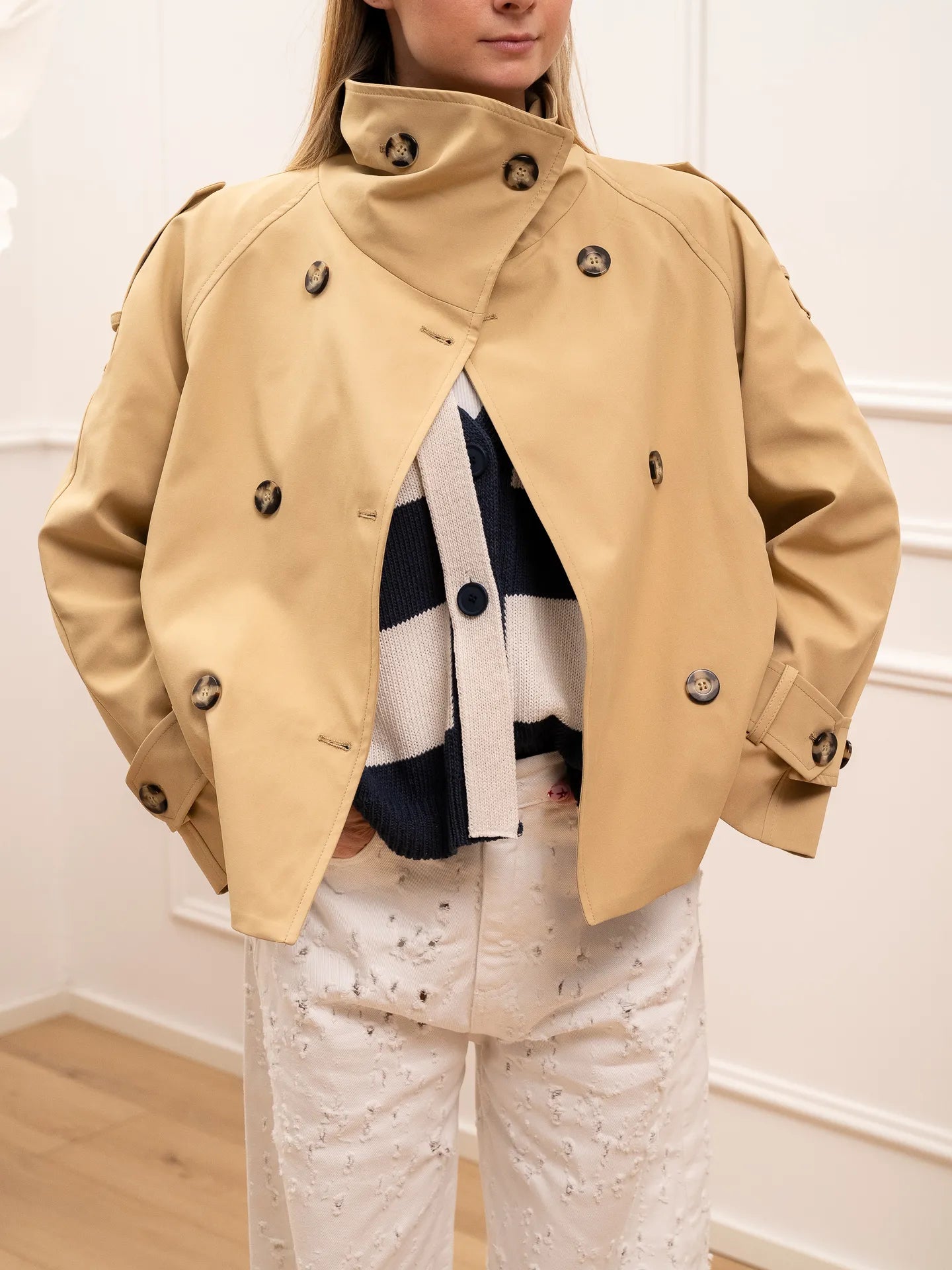 Trench sabbia con bottoni e collo alto - HaveOne