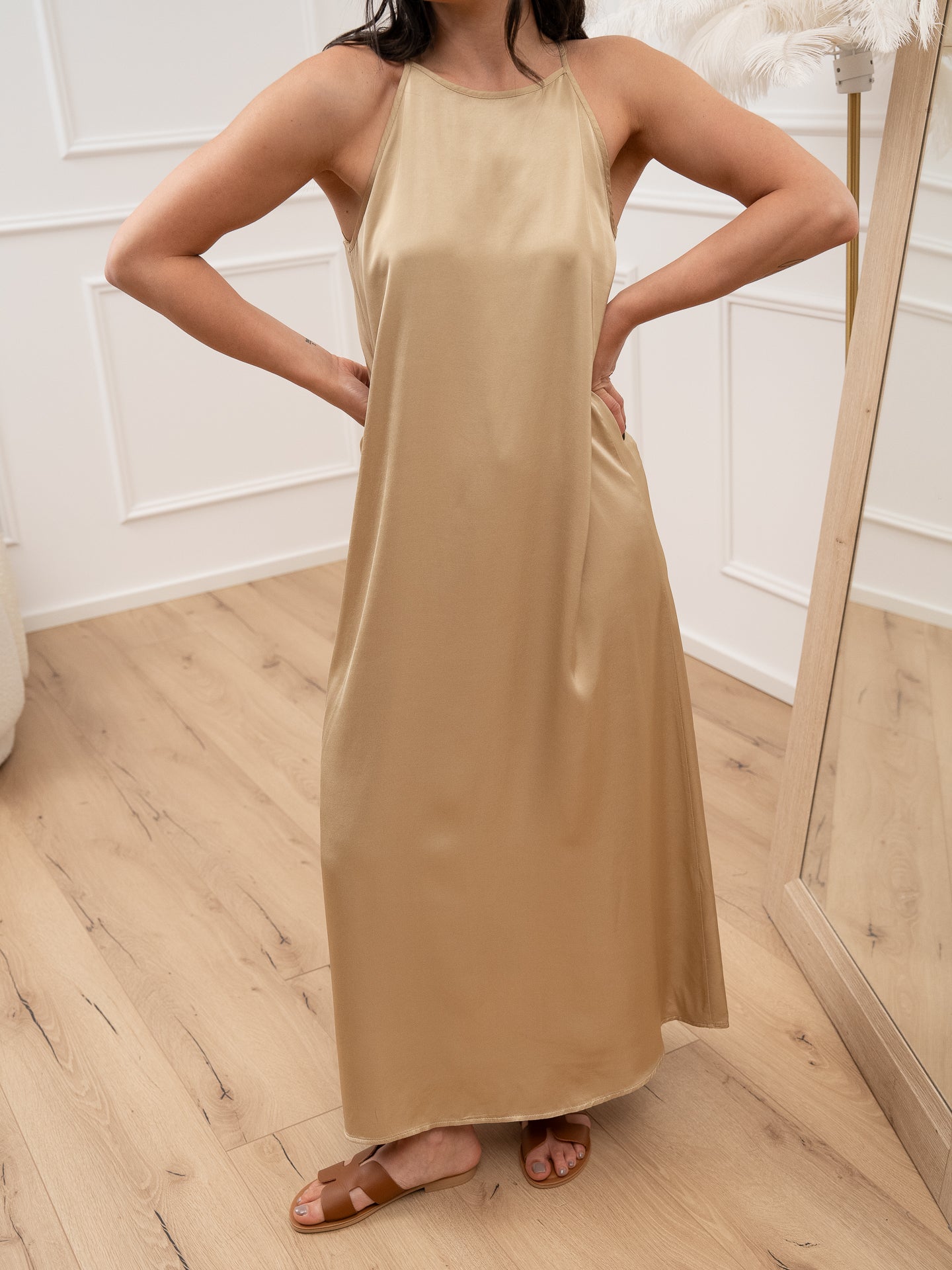 Vestito nude in raso con scollo quadro - Vicolo