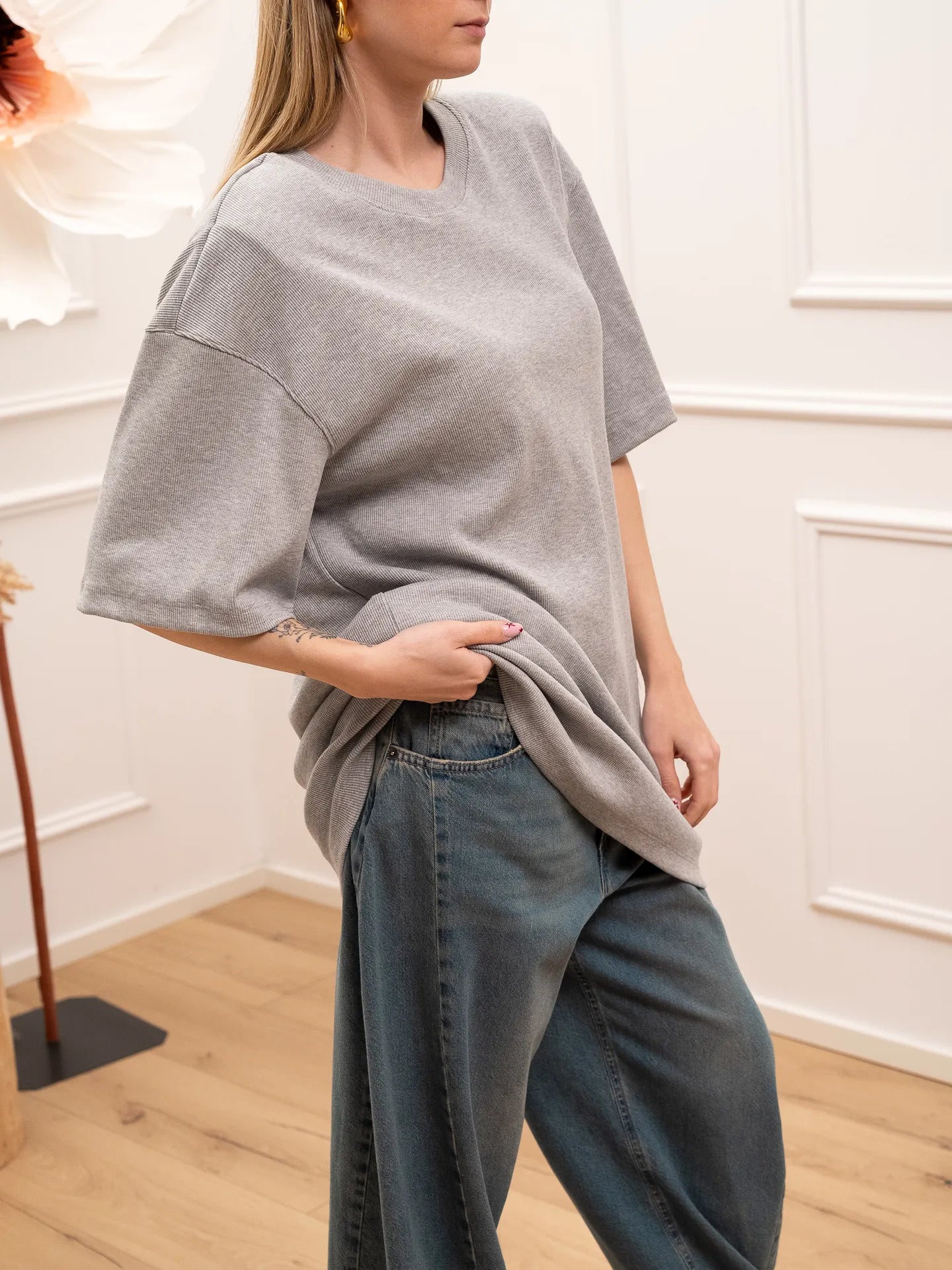 T shirt a costine grigia spalla imbottita - Vicolo