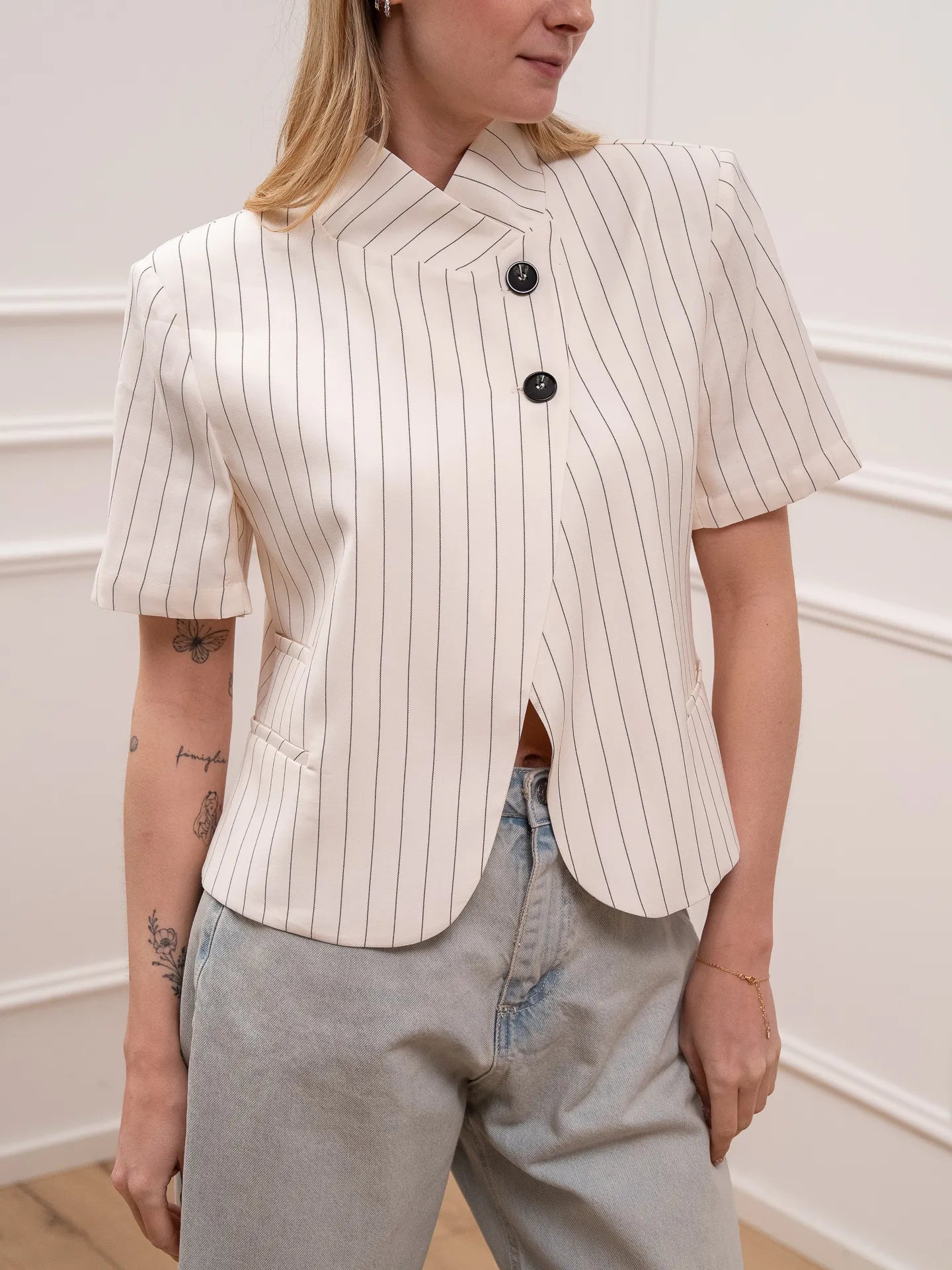 Giacca Iris crop rigata burro con doppio bottone - HaveOne
