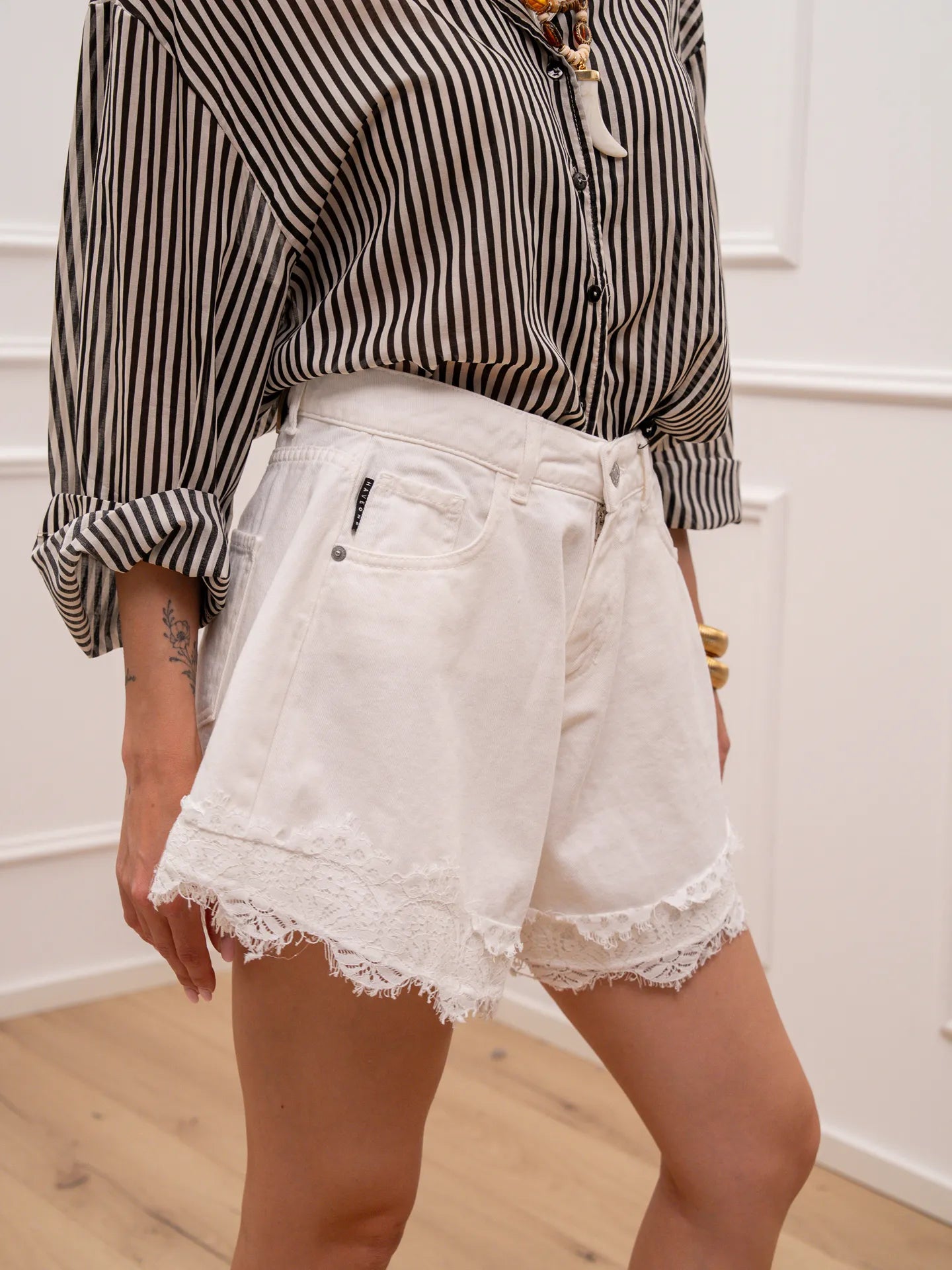 Shorts farfalla bianco con pizzo sul fondo - HaveOne