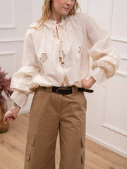 Camicia burro con ricami e maniche volant - HaveOne