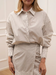 Camicia rigata panna e nera polsino in pizzo - Kontatto