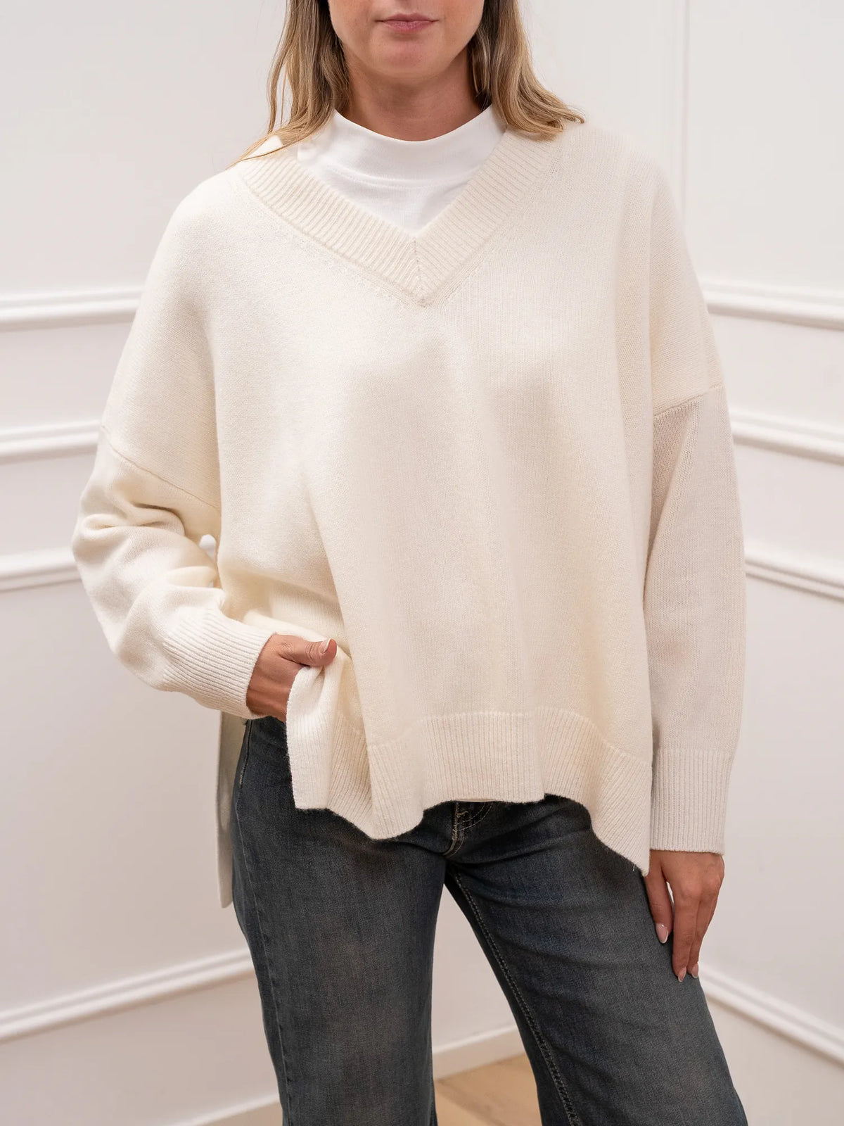 Maglia scollo a v spacchi laterali in 100% lana - Philia Loft