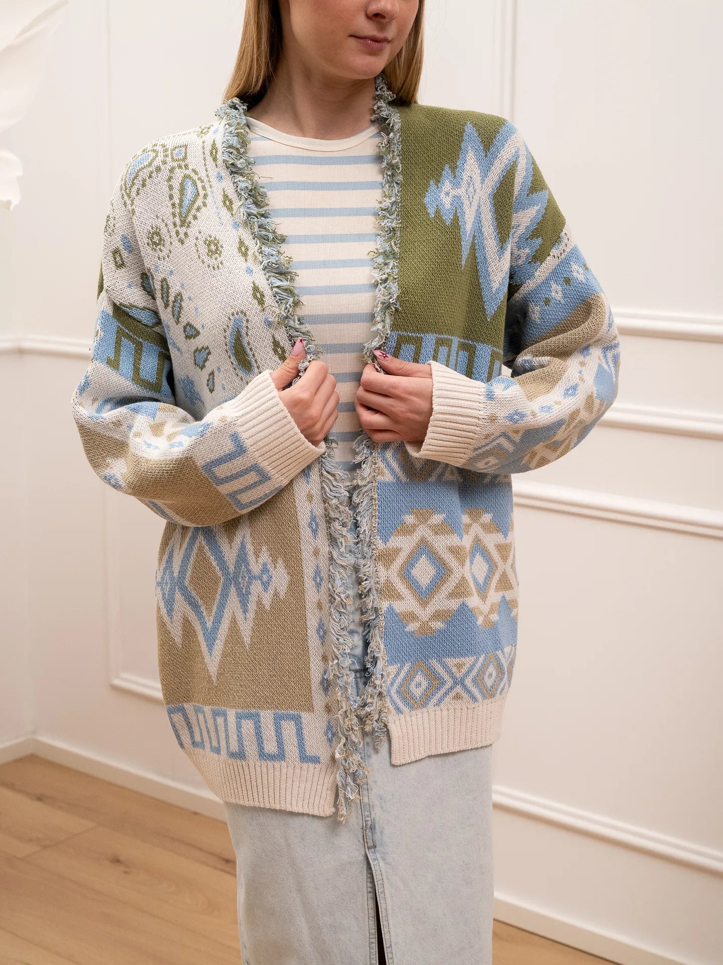 Cardigan patchwork latte, celeste e sabbia sfrangiato - HaveOne