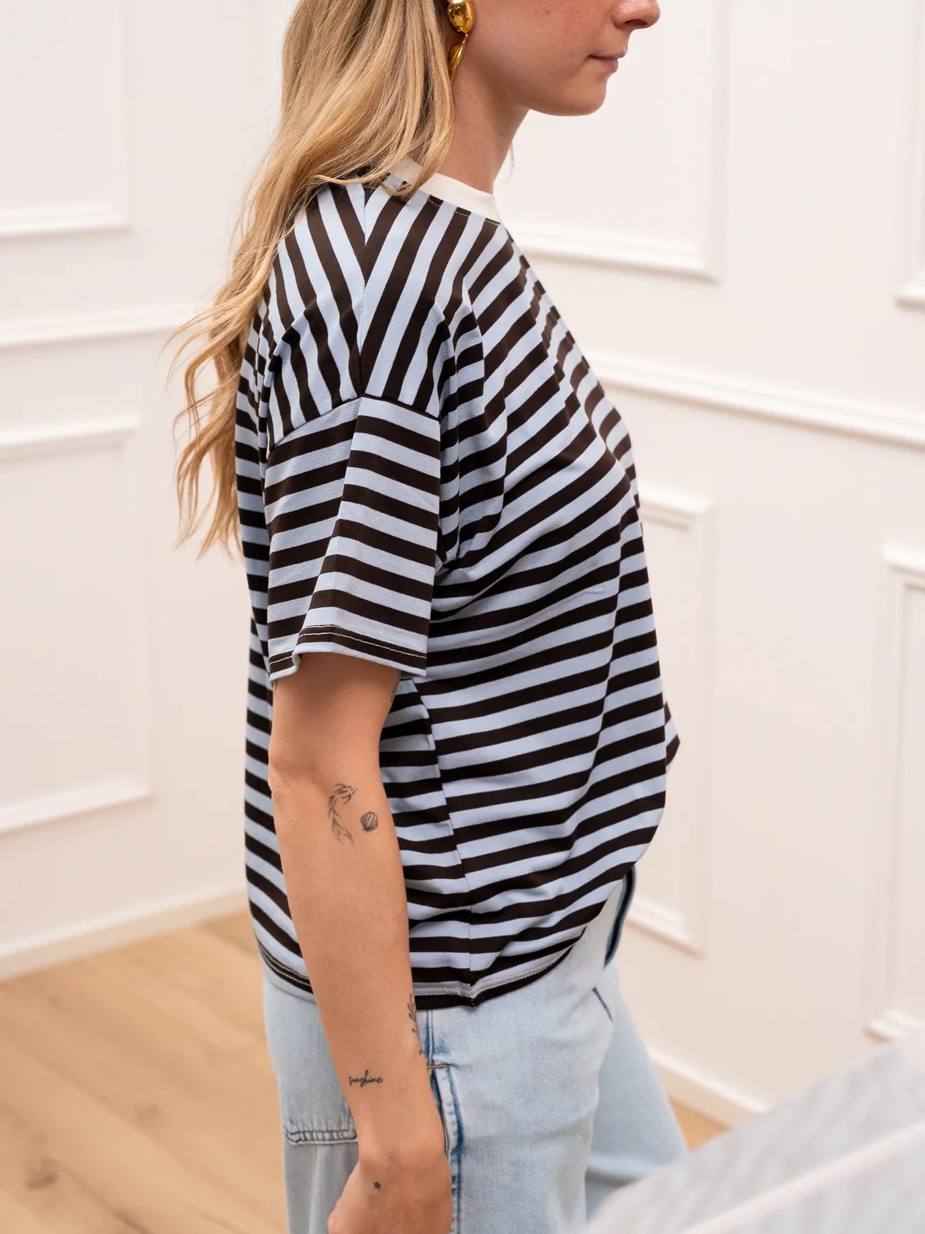 T shirt rigata celeste e moro con colletto burro - HaveOne