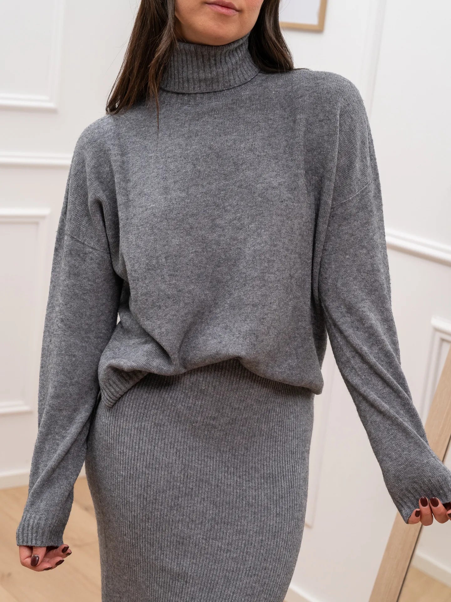 Maglia dolcevita grigia spacchi sul fondo - Kontatto