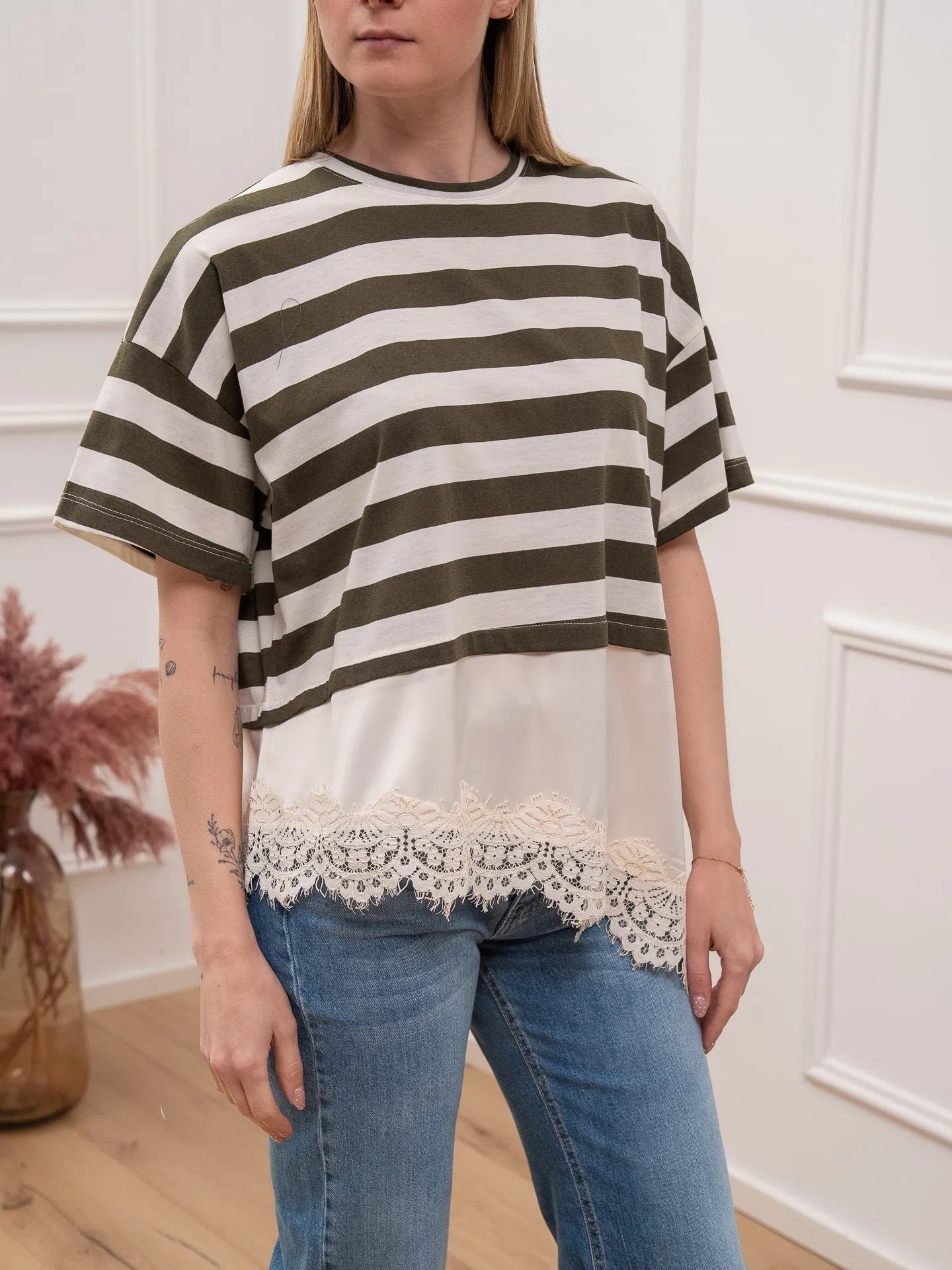 T shirt rigata muschio con satin e pizzo sul fondo - Dixie