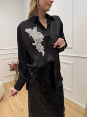 Camicia in satin nero con patch gioiello - HaveOne