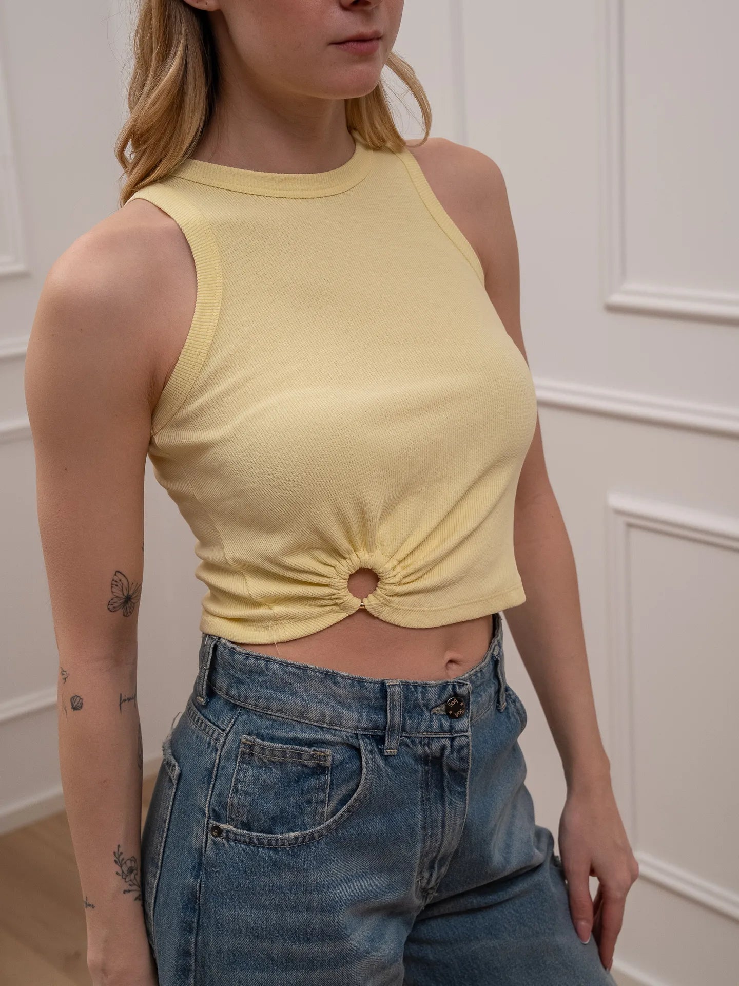 Canotta crop giallo con anello - Vicolo