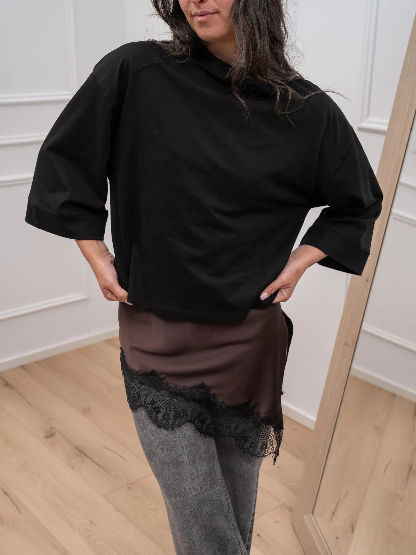 T shirt nera con canotta moro e pizzo - Tensione In