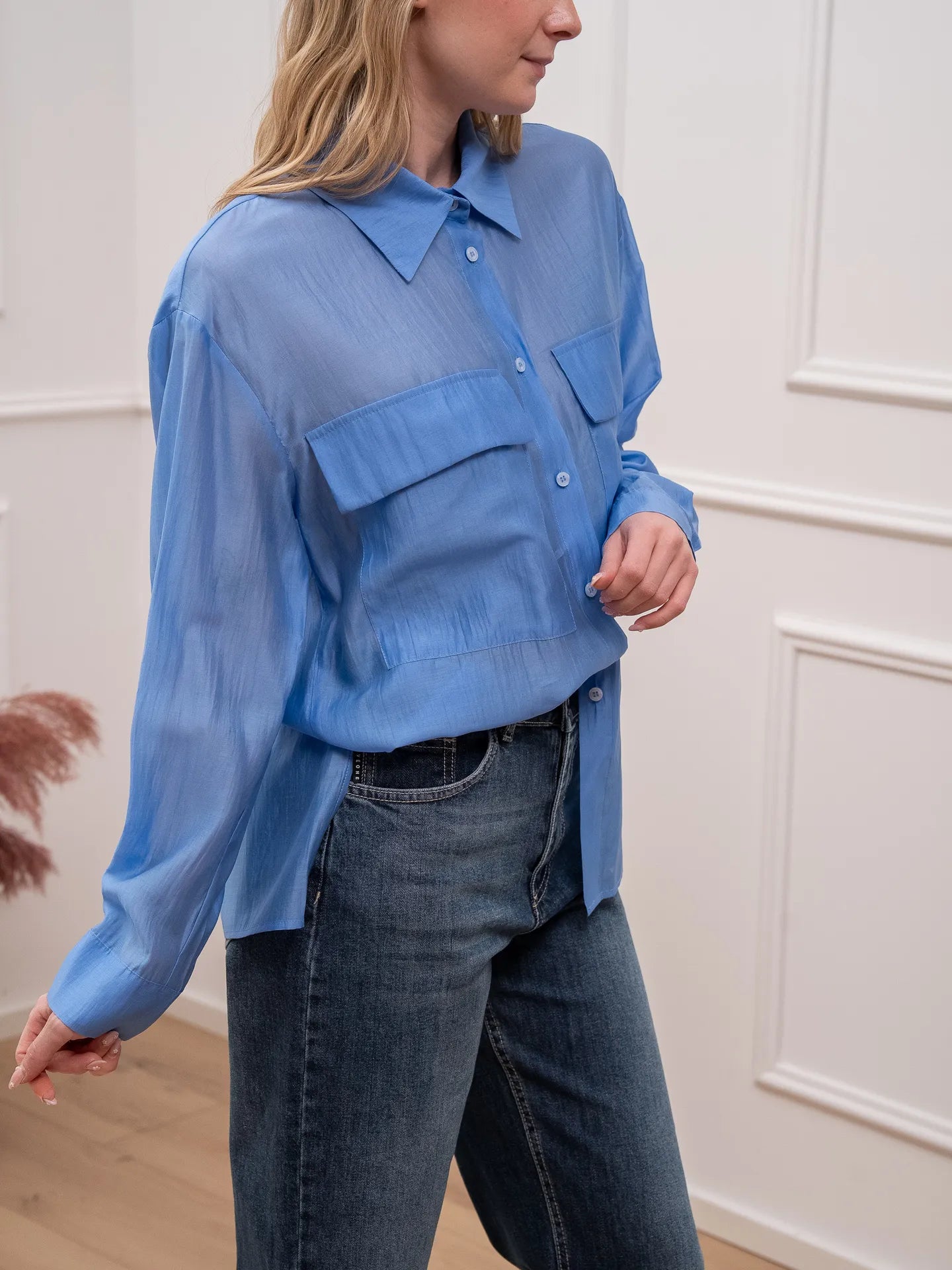 Camicia tencel velata celeste con maxi tasche - HaveOne